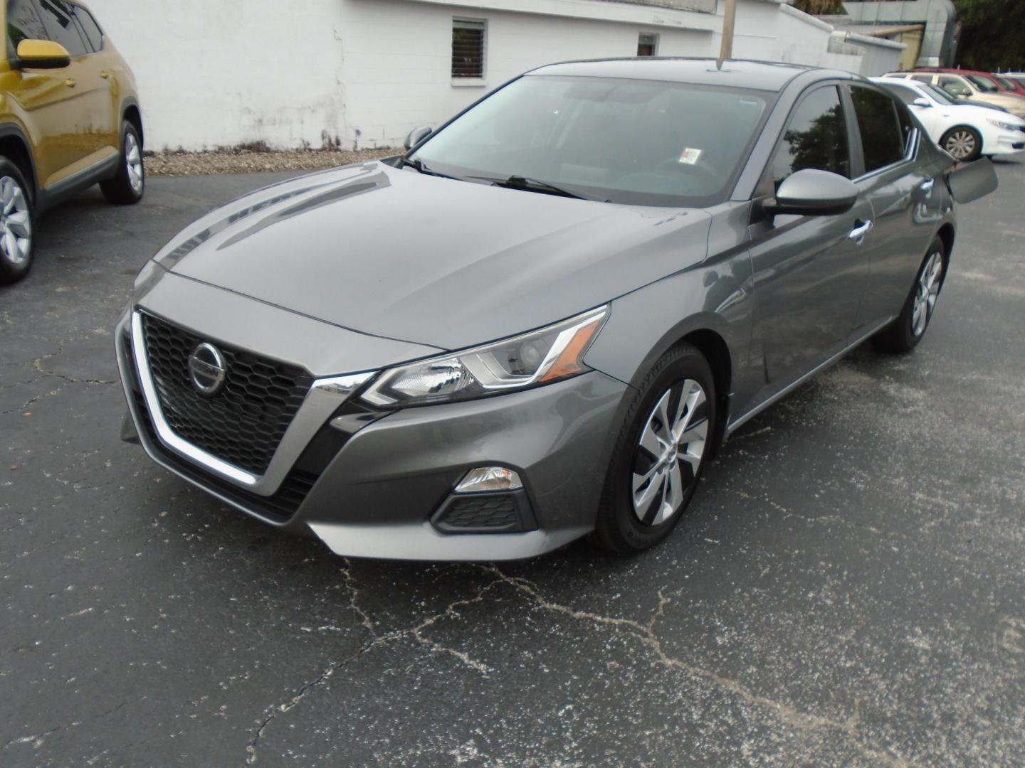 2019 GRAY /Grey Nissan Altima 2.5 S (1N4BL4BVXKC) with an 2.5L L4 DOHC 16V engine, CVT transmission, located at 6112 N Florida Avenue, Tampa, FL, 33604, (888) 521-5131, 27.954929, -82.459534 - 499$ DOWN PLUS TAX & TAG. - Photo#2