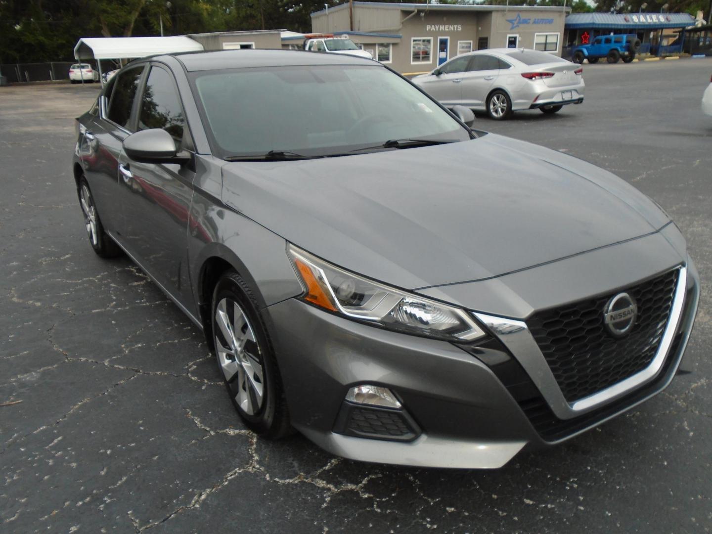 2019 GRAY /Grey Nissan Altima 2.5 S (1N4BL4BVXKC) with an 2.5L L4 DOHC 16V engine, CVT transmission, located at 6112 N Florida Avenue, Tampa, FL, 33604, (888) 521-5131, 27.954929, -82.459534 - 499$ DOWN PLUS TAX & TAG. - Photo#3