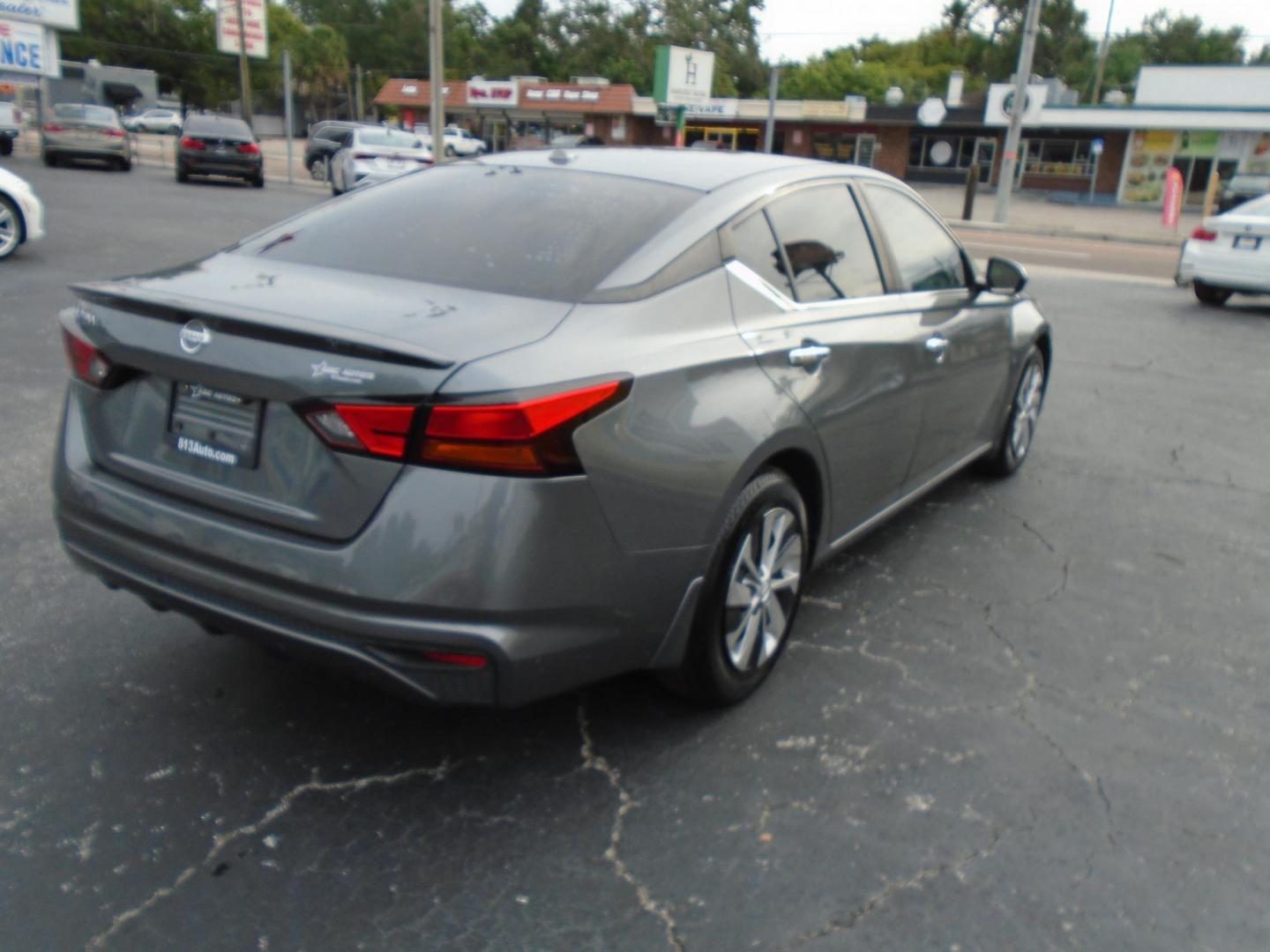 2019 GRAY /Grey Nissan Altima 2.5 S (1N4BL4BVXKC) with an 2.5L L4 DOHC 16V engine, CVT transmission, located at 6112 N Florida Avenue, Tampa, FL, 33604, (888) 521-5131, 27.954929, -82.459534 - 499$ DOWN PLUS TAX & TAG. - Photo#5