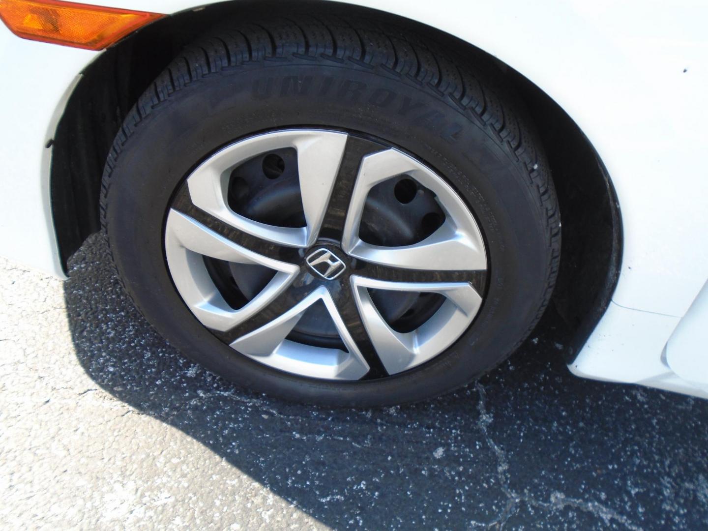 2016 White /Beige Honda Civic LX Sedan CVT (2HGFC2F51GH) with an 2.0L L4 DOHC 16V engine, CVT transmission, located at 6112 N Florida Avenue, Tampa, FL, 33604, (888) 521-5131, 27.954929, -82.459534 - 499$ down plus tax & tag. - Photo#15