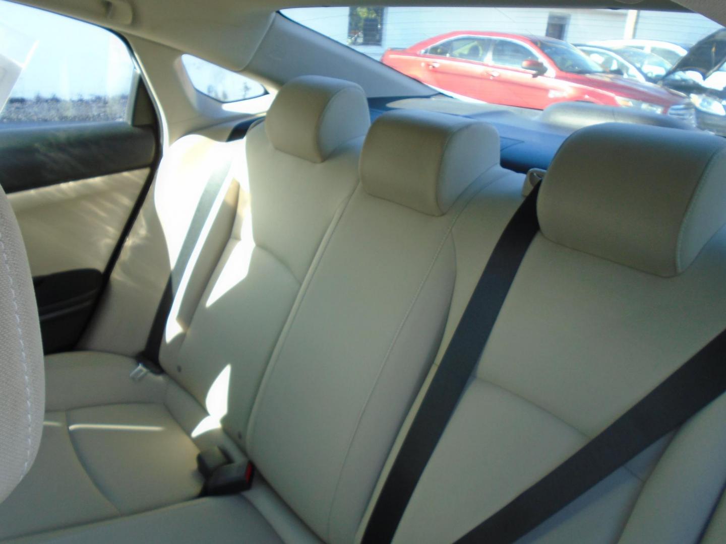 2016 White /Beige Honda Civic LX Sedan CVT (2HGFC2F51GH) with an 2.0L L4 DOHC 16V engine, CVT transmission, located at 6112 N Florida Avenue, Tampa, FL, 33604, (888) 521-5131, 27.954929, -82.459534 - 499$ down plus tax & tag. - Photo#13