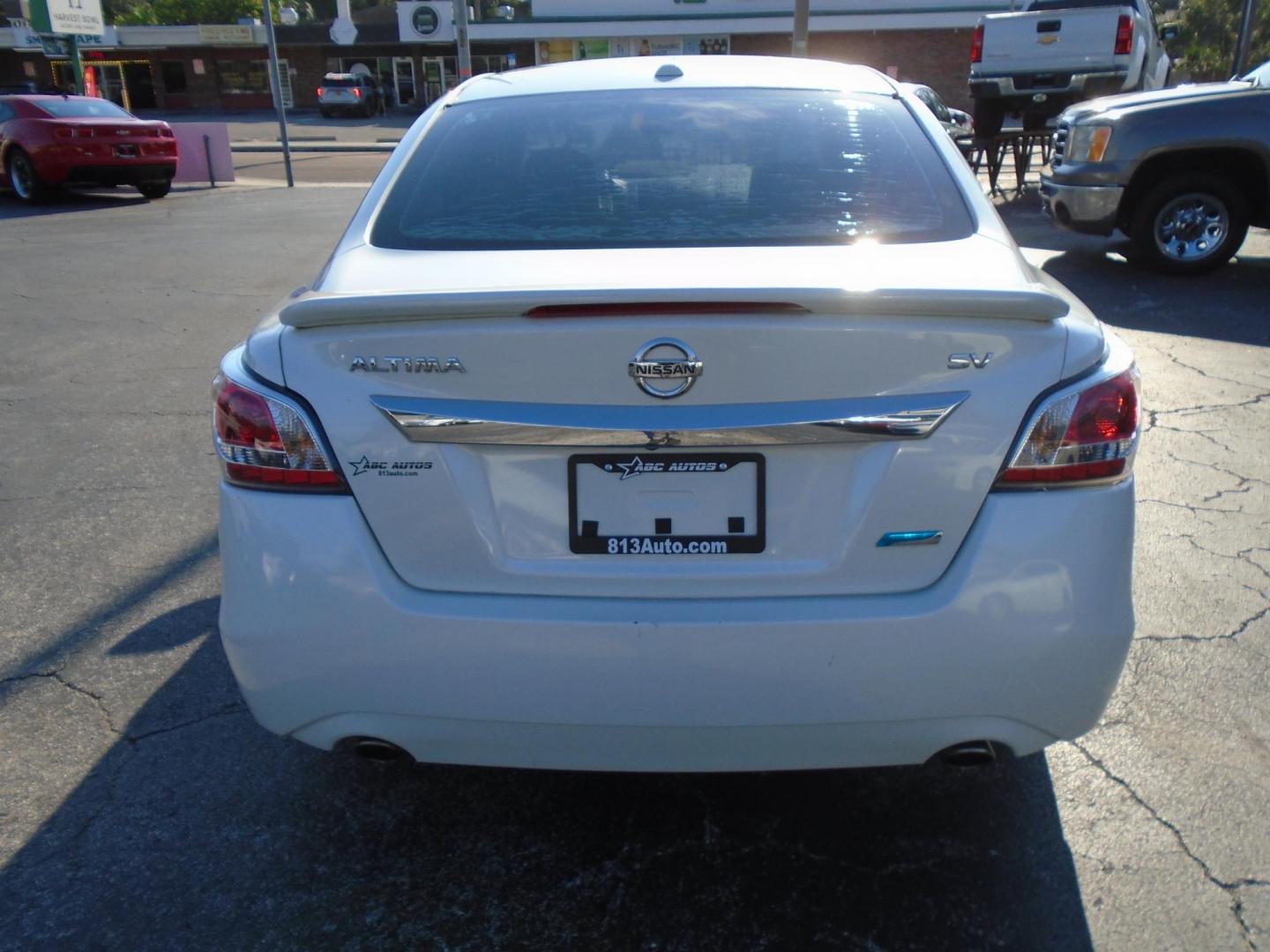 2014 White /Beige Nissan Altima 2.5 SL (1N4AL3AP0EC) with an 2.5L L4 DOHC 16V engine, Continuously Variable Transmission transmission, located at 6112 N Florida Avenue, Tampa, FL, 33604, (888) 521-5131, 27.954929, -82.459534 - 499$ down plus tax & tag. - Photo#6
