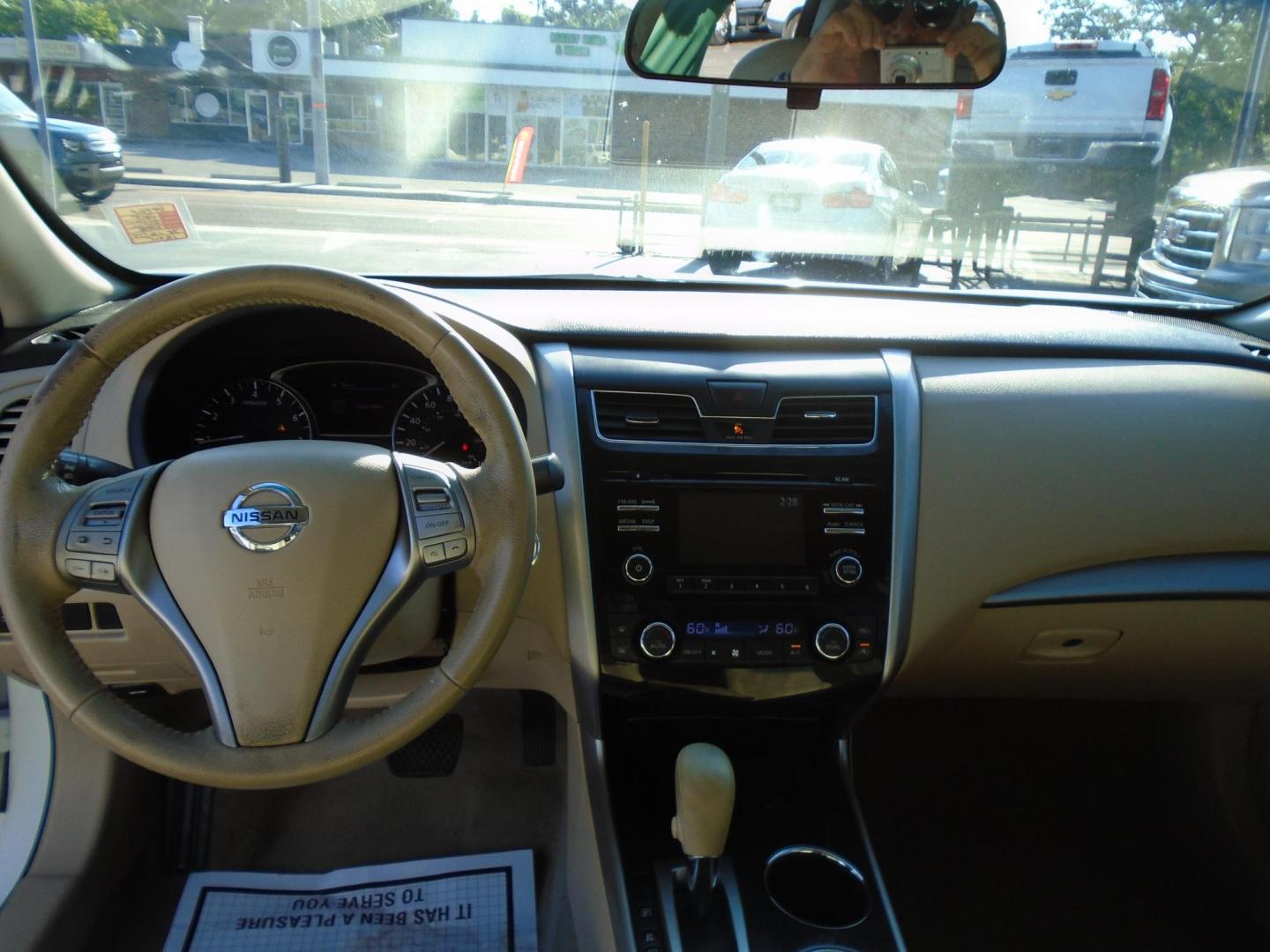 2014 White /Beige Nissan Altima 2.5 SL (1N4AL3AP0EC) with an 2.5L L4 DOHC 16V engine, Continuously Variable Transmission transmission, located at 6112 N Florida Avenue, Tampa, FL, 33604, (888) 521-5131, 27.954929, -82.459534 - 499$ down plus tax & tag. - Photo#9