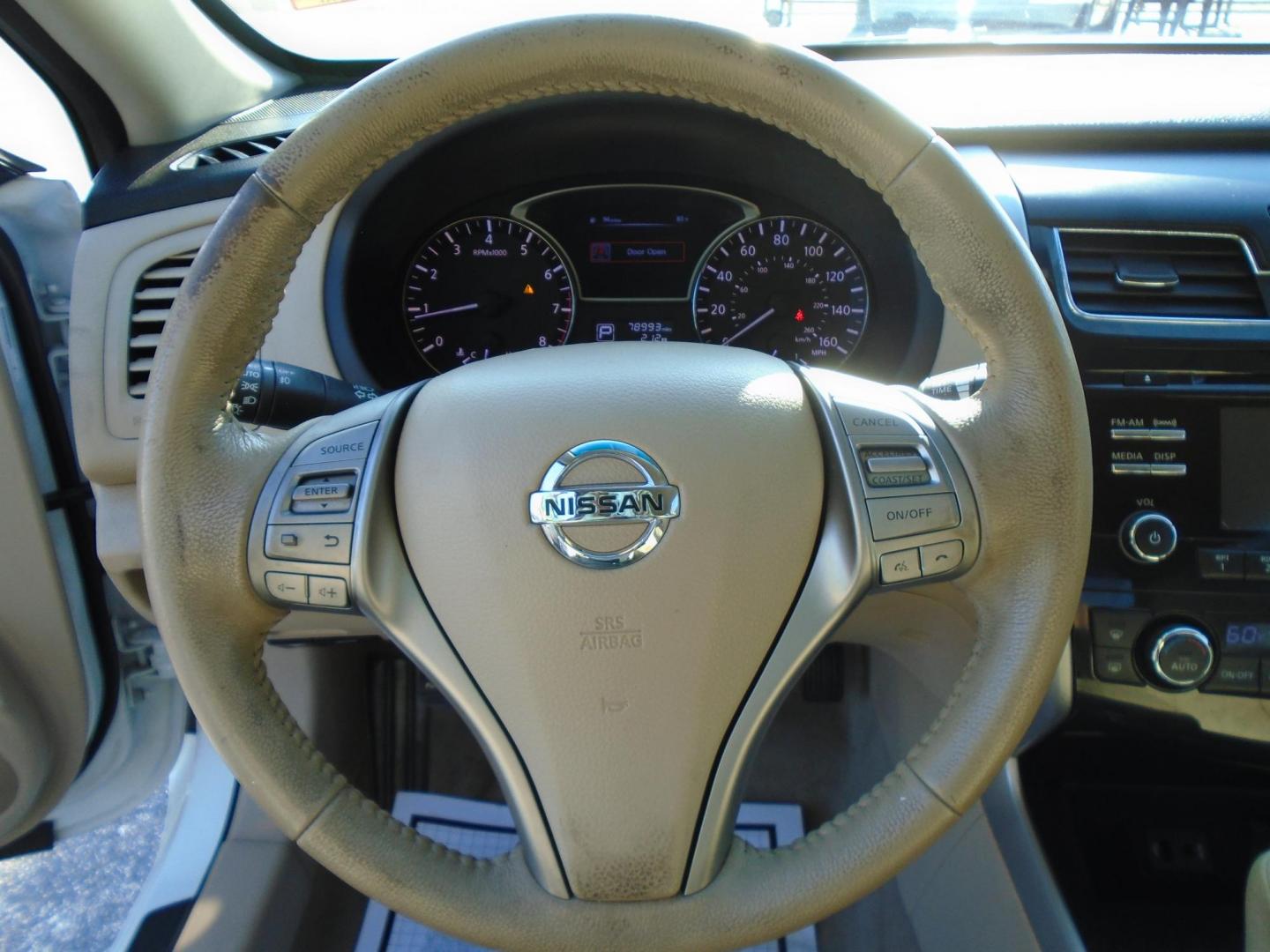 2014 White /Beige Nissan Altima 2.5 SL (1N4AL3AP0EC) with an 2.5L L4 DOHC 16V engine, Continuously Variable Transmission transmission, located at 6112 N Florida Avenue, Tampa, FL, 33604, (888) 521-5131, 27.954929, -82.459534 - 499$ down plus tax & tag. - Photo#8