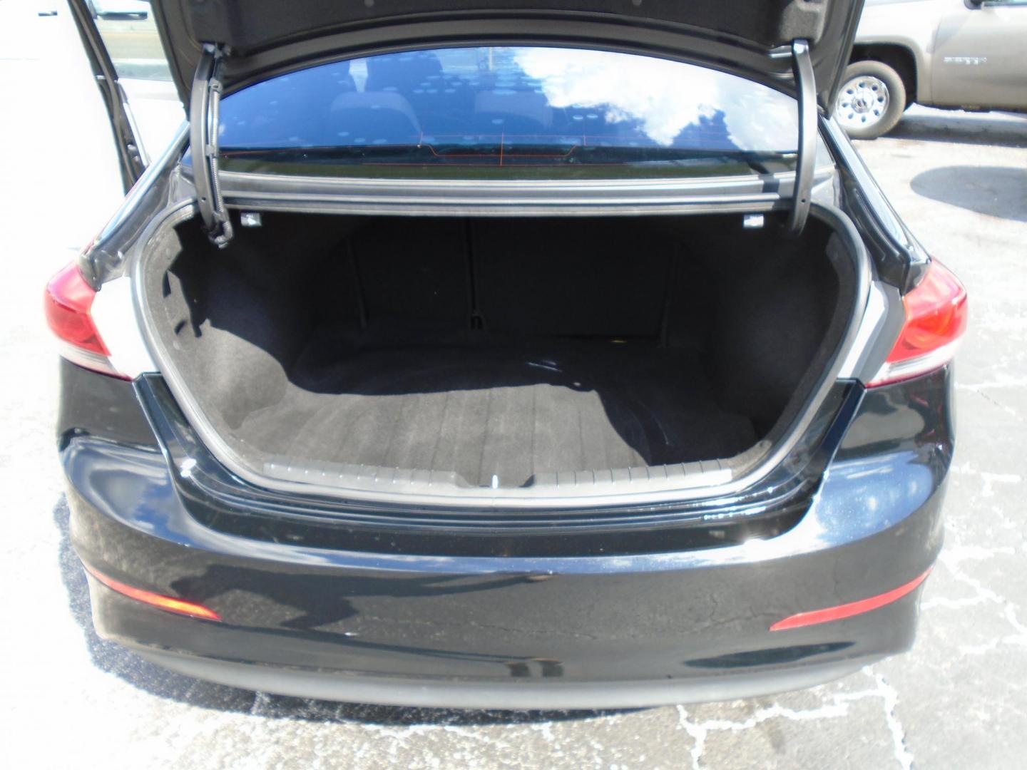 2018 BLACK /Beige Hyundai Elantra Limited (5NPD84LF5JH) with an 1.8L L4 DOHC 16V engine, 6A transmission, located at 6112 N Florida Avenue, Tampa, FL, 33604, (888) 521-5131, 27.954929, -82.459534 - 499$ down plus tax & tag. - Photo#4