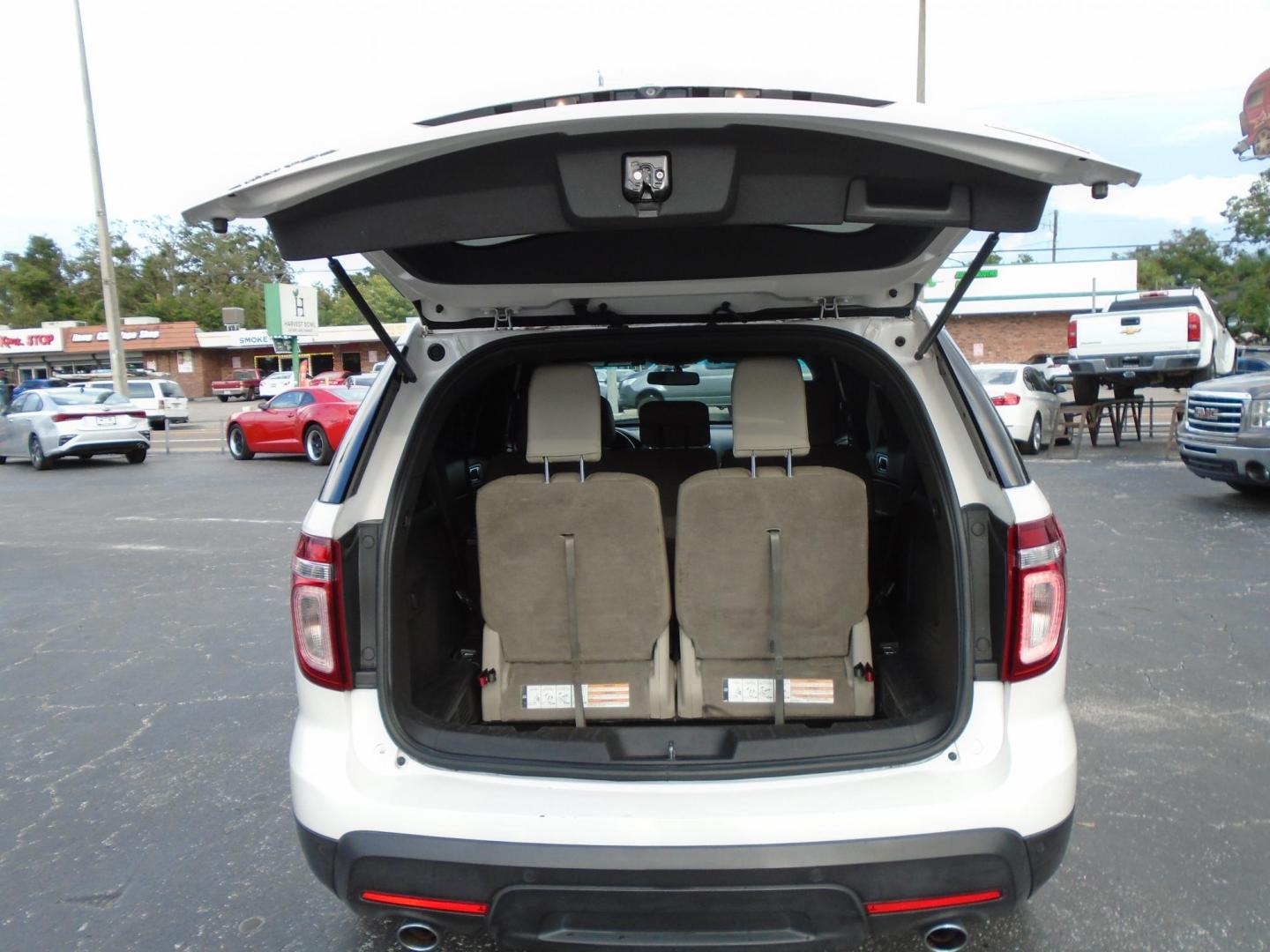 2015 White /Beige Ford Explorer Limited FWD (1FM5K7F80FG) with an 3.5L V6 DOHC 24V engine, 6-Speed Automatic transmission, located at 6112 N Florida Avenue, Tampa, FL, 33604, (888) 521-5131, 27.954929, -82.459534 - 499$ down plus tax & tag. - Photo#13