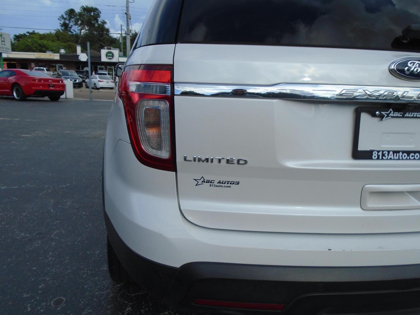 2015 White /Beige Ford Explorer Limited FWD (1FM5K7F80FG) with an 3.5L V6 DOHC 24V engine, 6-Speed Automatic transmission, located at 6112 N Florida Avenue, Tampa, FL, 33604, (888) 521-5131, 27.954929, -82.459534 - 499$ down plus tax & tag. - Photo#7