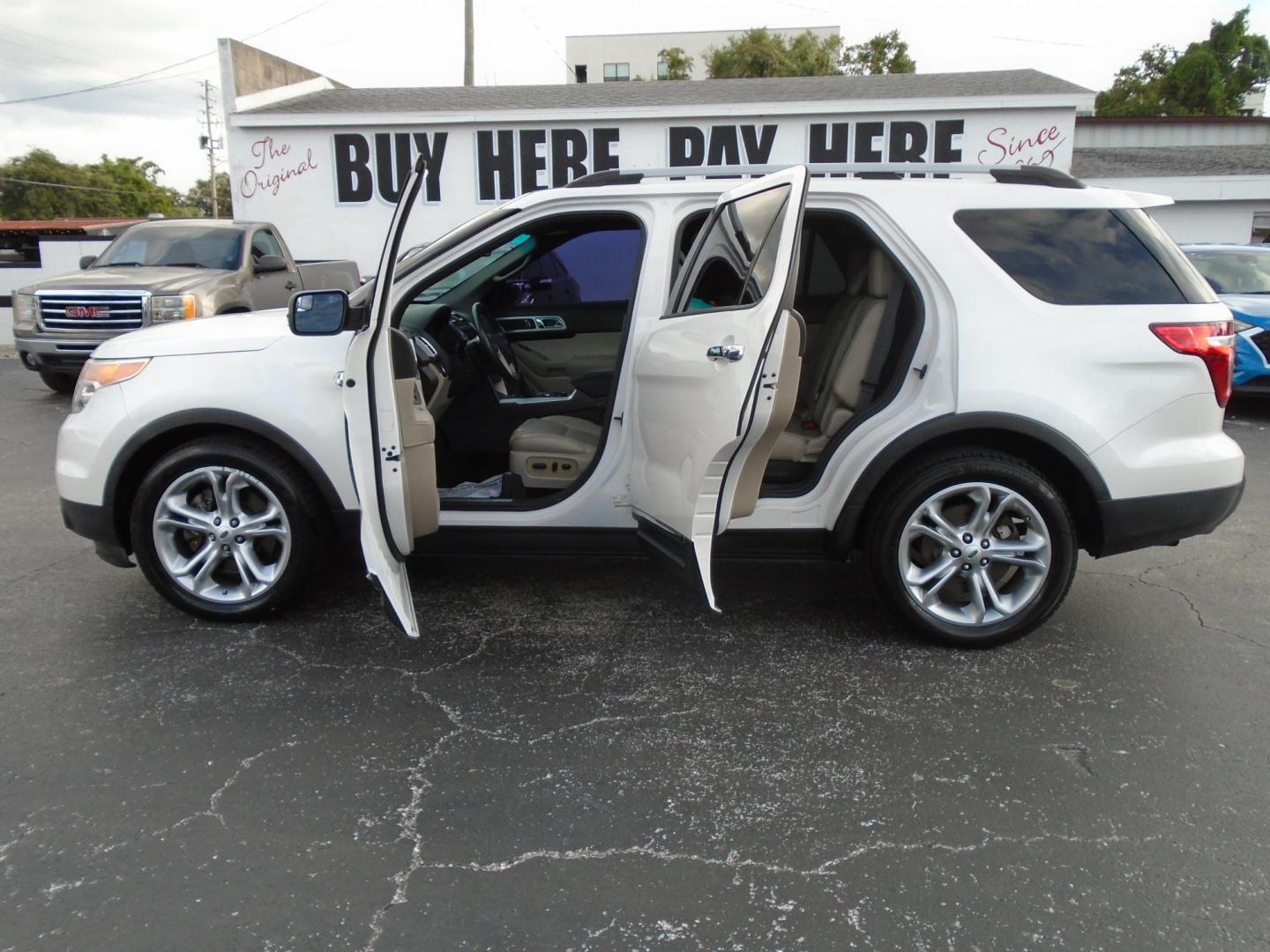 2015 White /Beige Ford Explorer Limited FWD (1FM5K7F80FG) with an 3.5L V6 DOHC 24V engine, 6-Speed Automatic transmission, located at 6112 N Florida Avenue, Tampa, FL, 33604, (888) 521-5131, 27.954929, -82.459534 - 499$ down plus tax & tag. - Photo#1