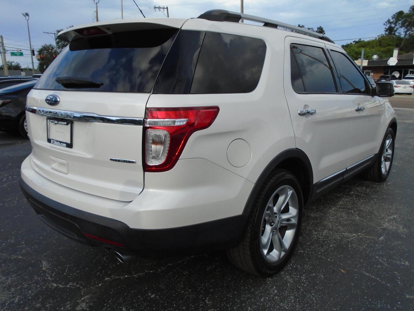 2015 White /Beige Ford Explorer Limited FWD (1FM5K7F80FG) with an 3.5L V6 DOHC 24V engine, 6-Speed Automatic transmission, located at 6112 N Florida Avenue, Tampa, FL, 33604, (888) 521-5131, 27.954929, -82.459534 - 499$ down plus tax & tag. - Photo#10