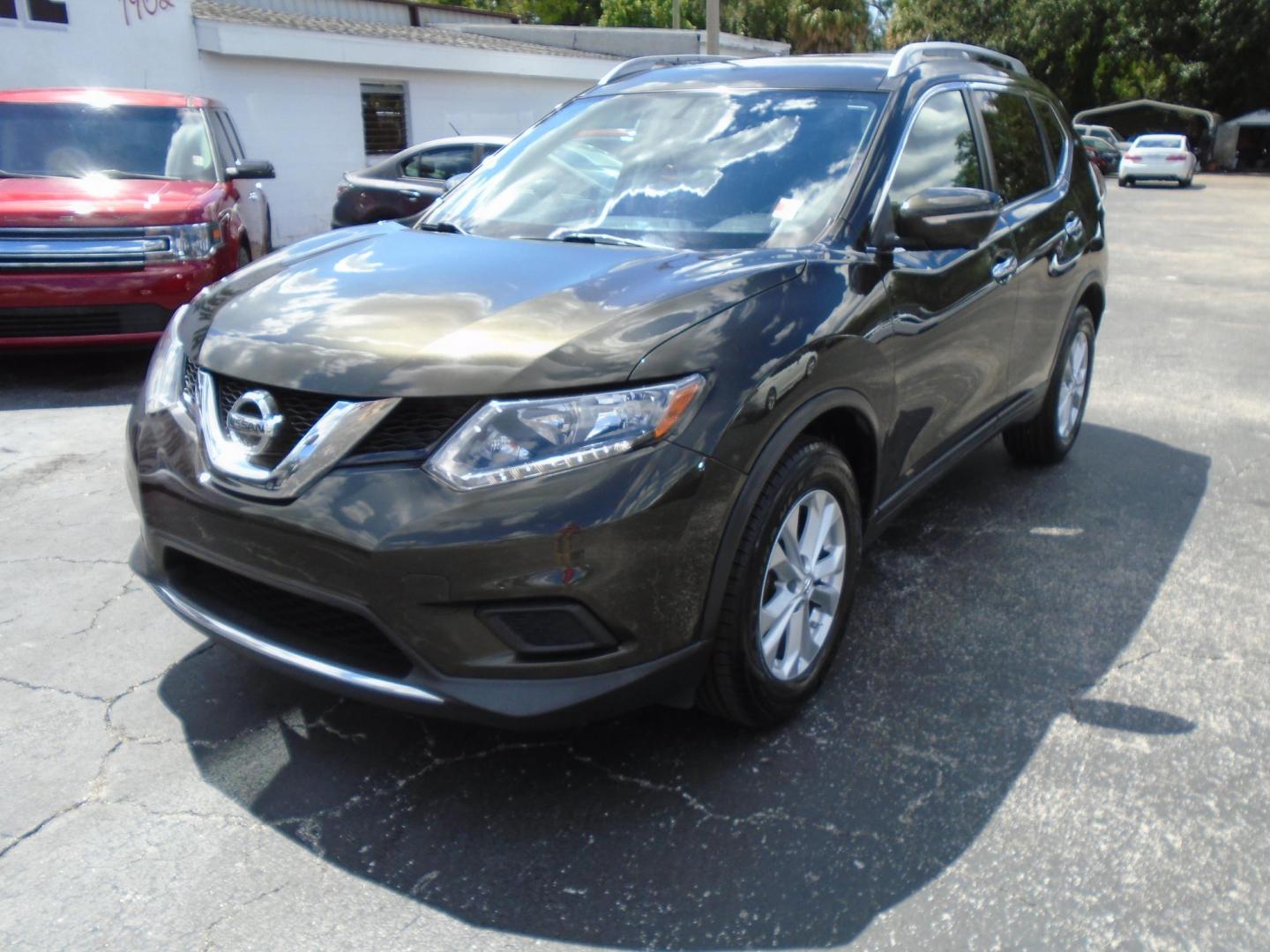 2015 GREEN /Grey Nissan Rogue S 2WD (5N1AT2MT5FC) with an 2.5L L4 DOHC 16V engine, Continuously Variable Transmission transmission, located at 6112 N Florida Avenue, Tampa, FL, 33604, (888) 521-5131, 27.954929, -82.459534 - 499$ Down plus tax & tag. - Photo#2