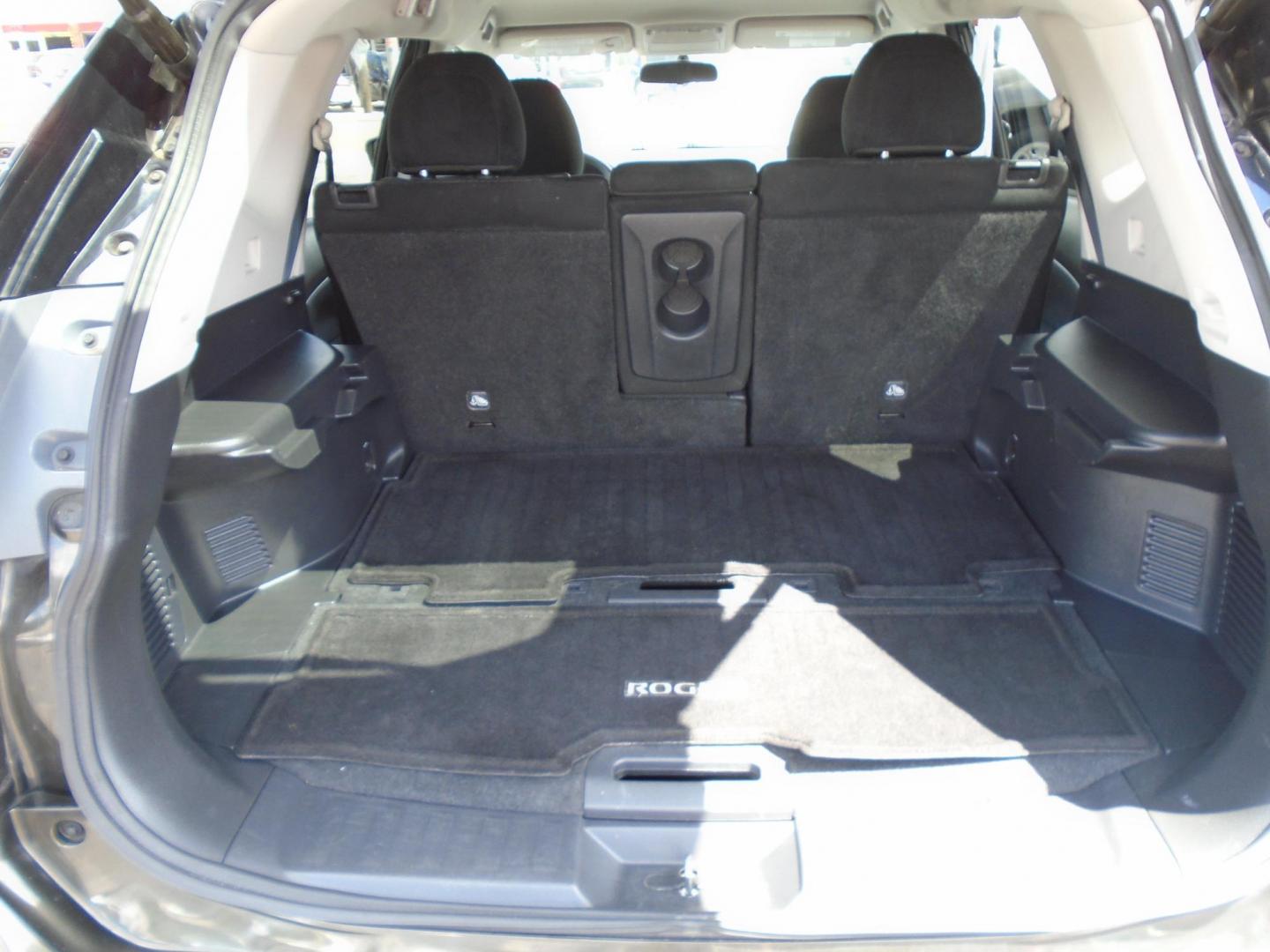 2015 GREEN /Grey Nissan Rogue S 2WD (5N1AT2MT5FC) with an 2.5L L4 DOHC 16V engine, Continuously Variable Transmission transmission, located at 6112 N Florida Avenue, Tampa, FL, 33604, (888) 521-5131, 27.954929, -82.459534 - 499$ Down plus tax & tag. - Photo#4