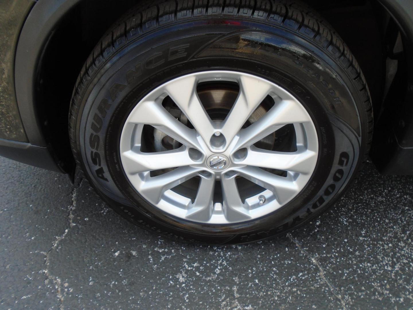 2015 GREEN /Grey Nissan Rogue S 2WD (5N1AT2MT5FC) with an 2.5L L4 DOHC 16V engine, Continuously Variable Transmission transmission, located at 6112 N Florida Avenue, Tampa, FL, 33604, (888) 521-5131, 27.954929, -82.459534 - 499$ Down plus tax & tag. - Photo#10