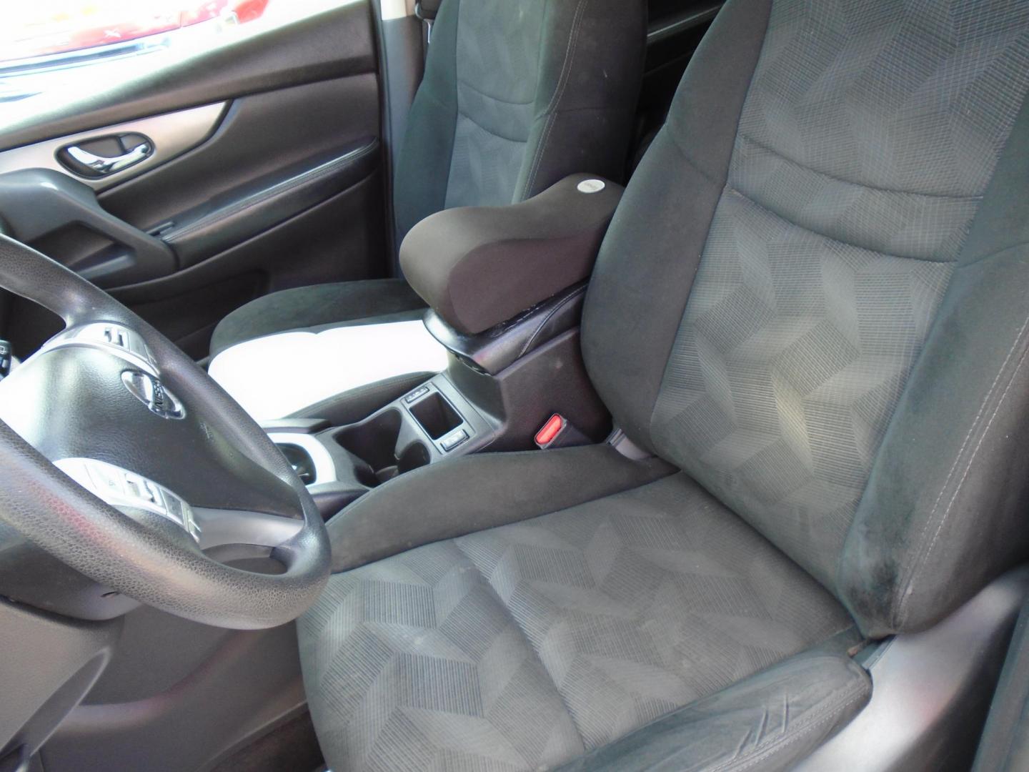 2015 GREEN /Grey Nissan Rogue S 2WD (5N1AT2MT5FC) with an 2.5L L4 DOHC 16V engine, Continuously Variable Transmission transmission, located at 6112 N Florida Avenue, Tampa, FL, 33604, (888) 521-5131, 27.954929, -82.459534 - 499$ Down plus tax & tag. - Photo#6