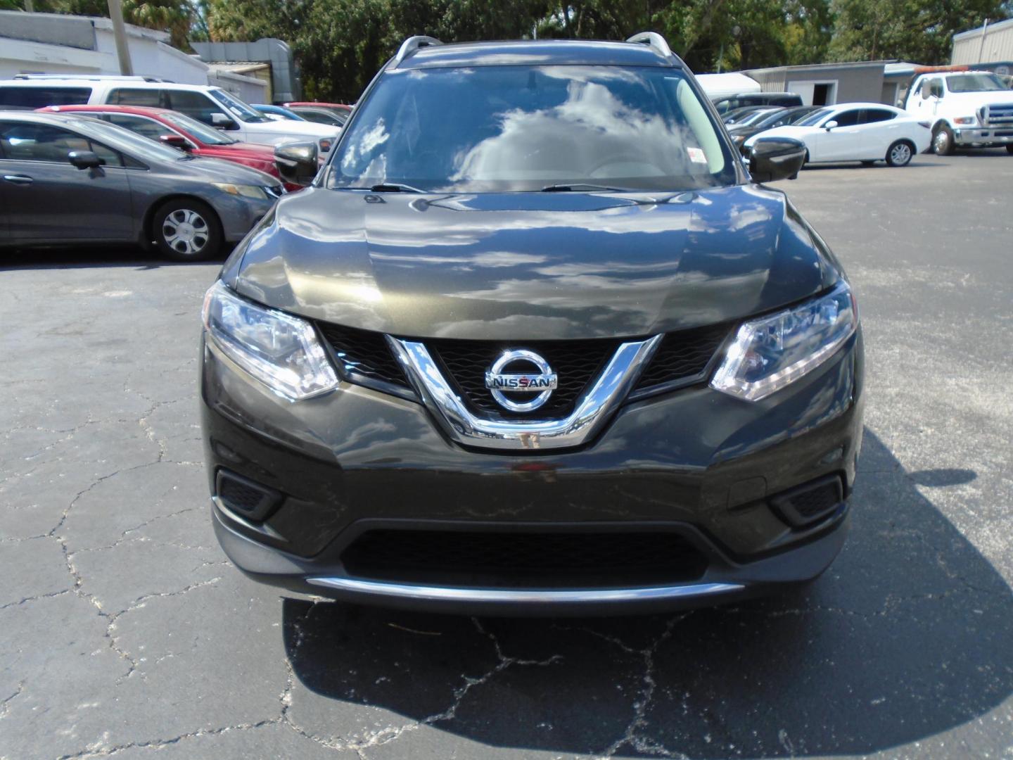 2015 GREEN /Grey Nissan Rogue S 2WD (5N1AT2MT5FC) with an 2.5L L4 DOHC 16V engine, Continuously Variable Transmission transmission, located at 6112 N Florida Avenue, Tampa, FL, 33604, (888) 521-5131, 27.954929, -82.459534 - 499$ Down plus tax & tag. - Photo#1