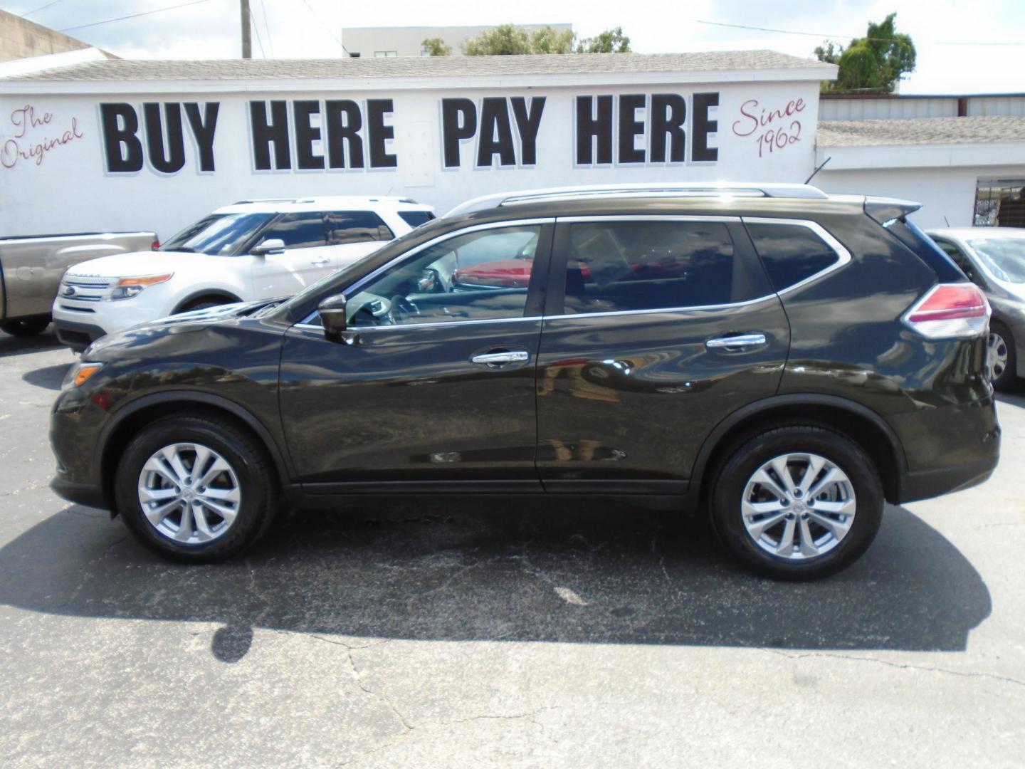 2015 GREEN /Grey Nissan Rogue S 2WD (5N1AT2MT5FC) with an 2.5L L4 DOHC 16V engine, Continuously Variable Transmission transmission, located at 6112 N Florida Avenue, Tampa, FL, 33604, (888) 521-5131, 27.954929, -82.459534 - 499$ Down plus tax & tag. - Photo#0