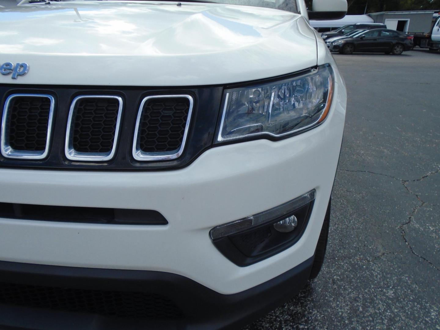 2017 White /WHITE & BLACK Jeep Compass Sport FWD (3C4NJCBB3HT) with an 2.4L L4 DOHC 16V engine, located at 6112 N Florida Avenue, Tampa, FL, 33604, (888) 521-5131, 27.954929, -82.459534 - 499$ DOWN PLUS TAX & TAG. - Photo#3