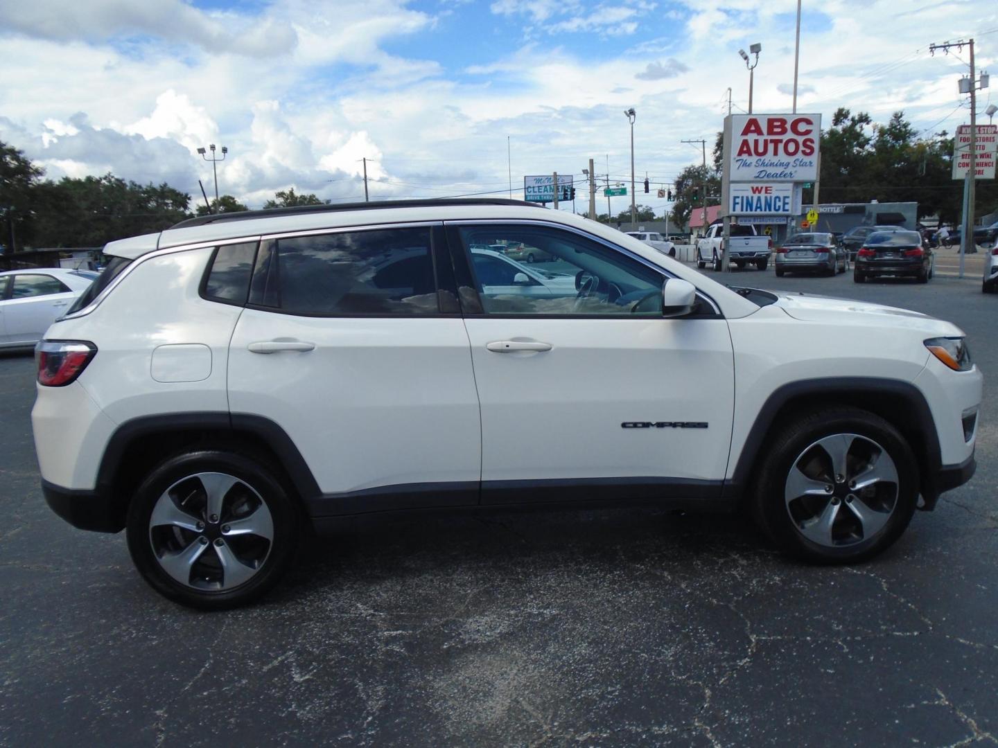 2017 White /WHITE & BLACK Jeep Compass Sport FWD (3C4NJCBB3HT) with an 2.4L L4 DOHC 16V engine, located at 6112 N Florida Avenue, Tampa, FL, 33604, (888) 521-5131, 27.954929, -82.459534 - 499$ DOWN PLUS TAX & TAG. - Photo#6