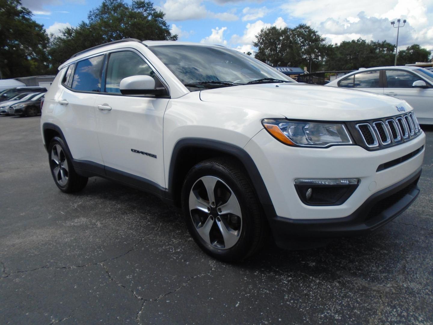 2017 White /WHITE & BLACK Jeep Compass Sport FWD (3C4NJCBB3HT) with an 2.4L L4 DOHC 16V engine, located at 6112 N Florida Avenue, Tampa, FL, 33604, (888) 521-5131, 27.954929, -82.459534 - 499$ DOWN PLUS TAX & TAG. - Photo#5