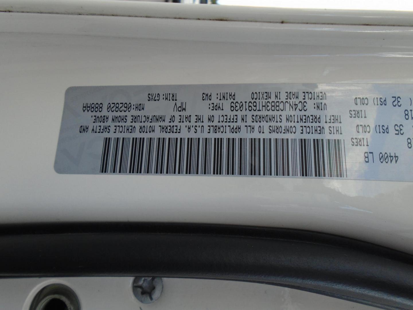 2017 White /WHITE & BLACK Jeep Compass Sport FWD (3C4NJCBB3HT) with an 2.4L L4 DOHC 16V engine, located at 6112 N Florida Avenue, Tampa, FL, 33604, (888) 521-5131, 27.954929, -82.459534 - 499$ DOWN PLUS TAX & TAG. - Photo#19
