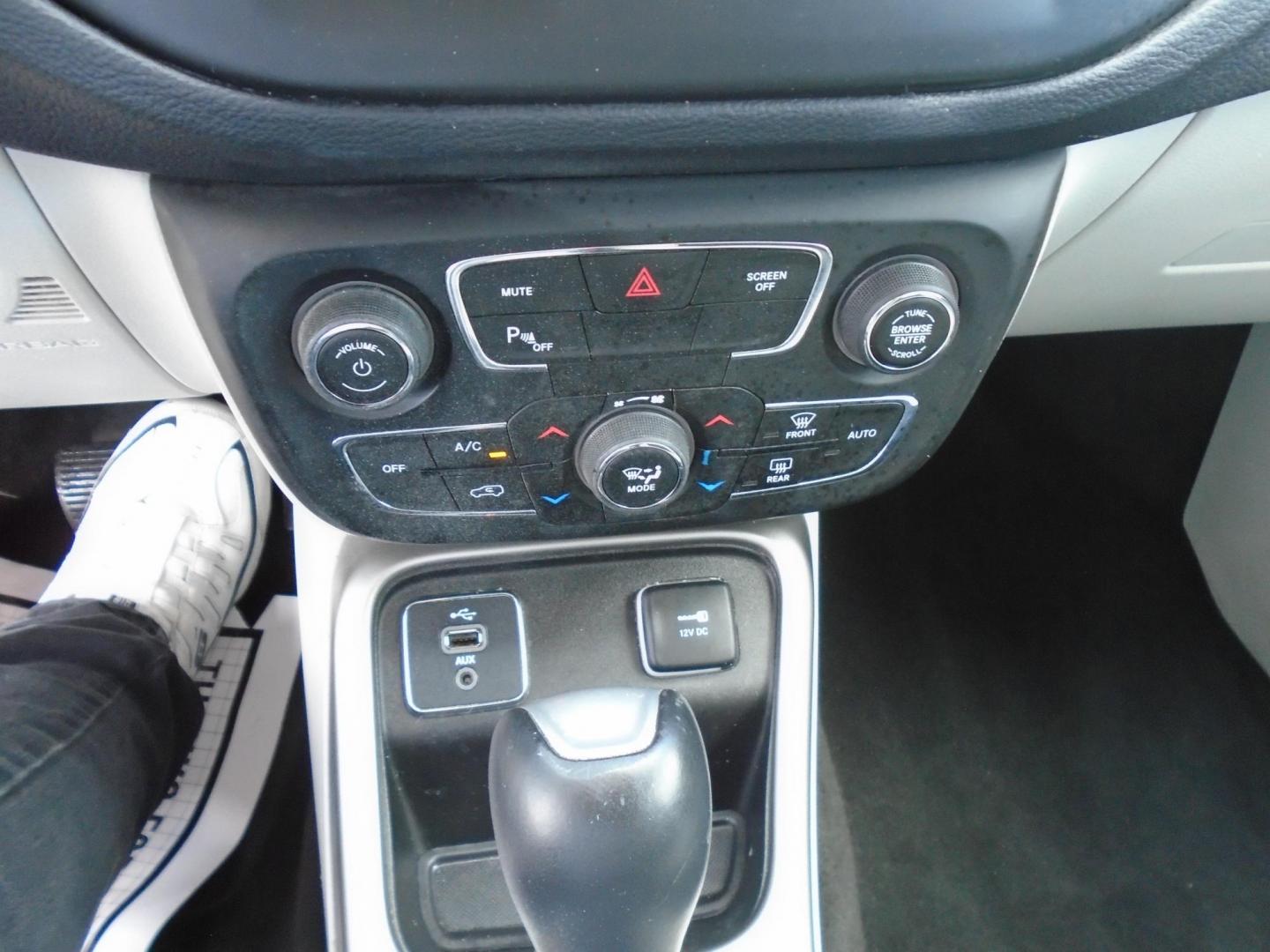 2017 White /WHITE & BLACK Jeep Compass Sport FWD (3C4NJCBB3HT) with an 2.4L L4 DOHC 16V engine, located at 6112 N Florida Avenue, Tampa, FL, 33604, (888) 521-5131, 27.954929, -82.459534 - 499$ DOWN PLUS TAX & TAG. - Photo#15