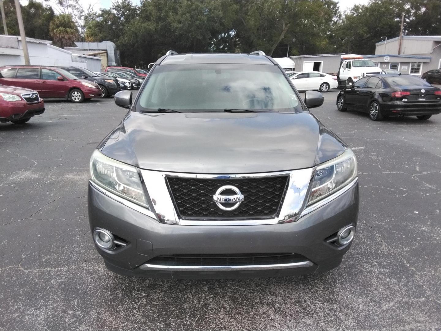 2015 GRAY /Grey Nissan Pathfinder S 2WD (5N1AR2MN1FC) with an 3.5L V6 DOHC 24V engine, Continuously Variable Transmission transmission, located at 6112 N Florida Avenue, Tampa, FL, 33604, (888) 521-5131, 27.954929, -82.459534 - 499$ DOWN PLUS TAX & TAG. - Photo#2