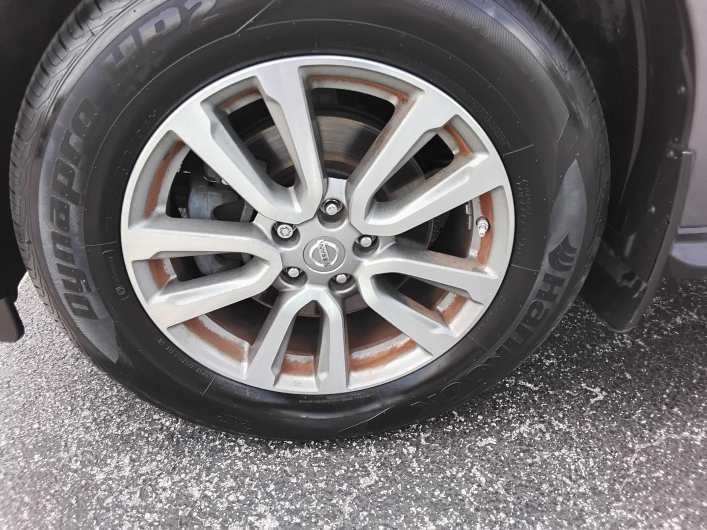 2015 GRAY /Grey Nissan Pathfinder S 2WD (5N1AR2MN1FC) with an 3.5L V6 DOHC 24V engine, Continuously Variable Transmission transmission, located at 6112 N Florida Avenue, Tampa, FL, 33604, (888) 521-5131, 27.954929, -82.459534 - 499$ DOWN PLUS TAX & TAG. - Photo#17