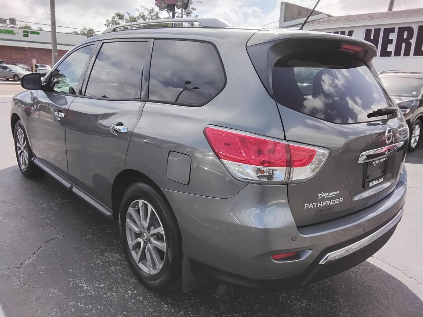 2015 GRAY /Grey Nissan Pathfinder S 2WD (5N1AR2MN1FC) with an 3.5L V6 DOHC 24V engine, Continuously Variable Transmission transmission, located at 6112 N Florida Avenue, Tampa, FL, 33604, (888) 521-5131, 27.954929, -82.459534 - 499$ DOWN PLUS TAX & TAG. - Photo#7