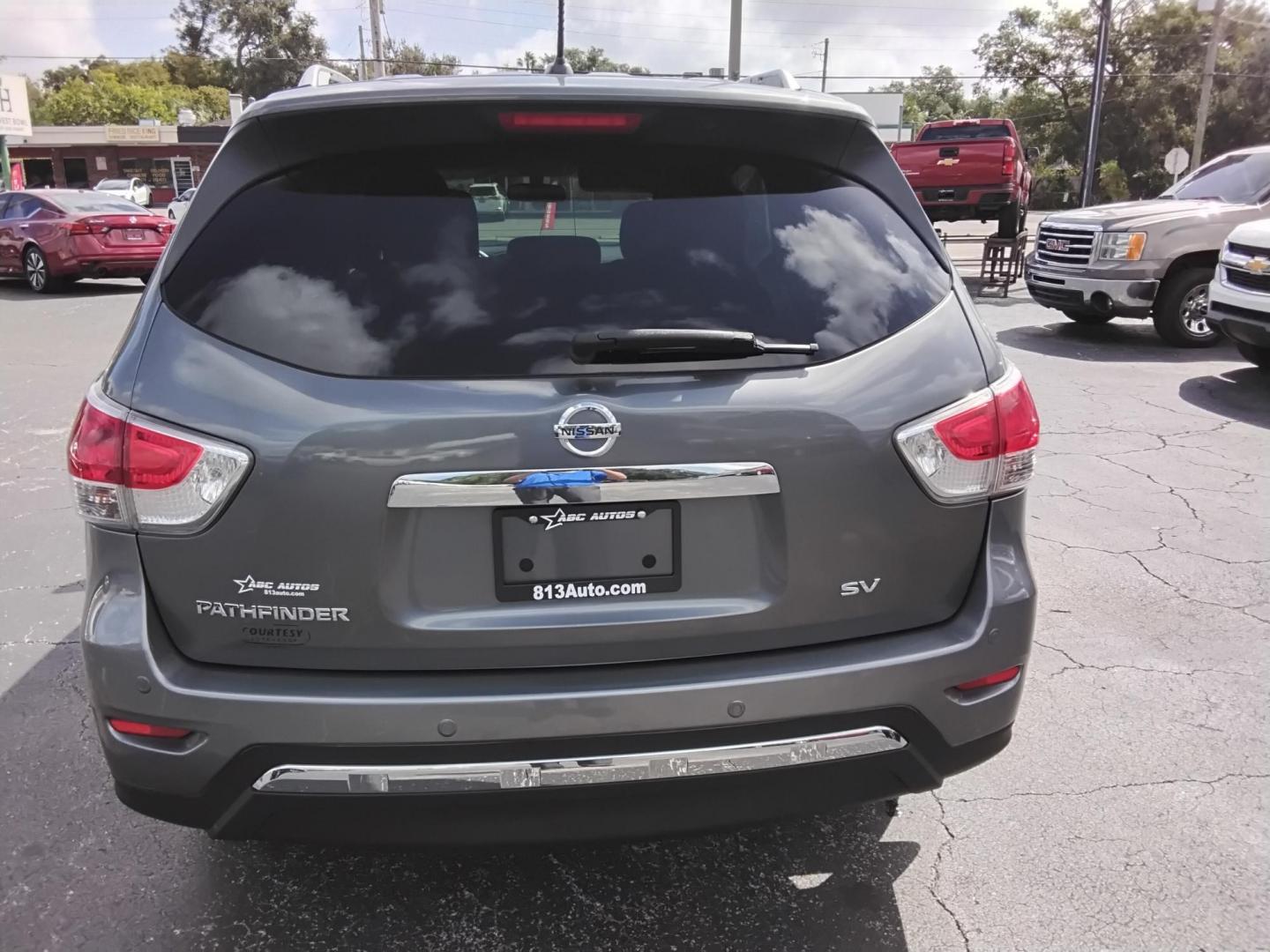 2015 GRAY /Grey Nissan Pathfinder S 2WD (5N1AR2MN1FC) with an 3.5L V6 DOHC 24V engine, Continuously Variable Transmission transmission, located at 6112 N Florida Avenue, Tampa, FL, 33604, (888) 521-5131, 27.954929, -82.459534 - 499$ DOWN PLUS TAX & TAG. - Photo#8