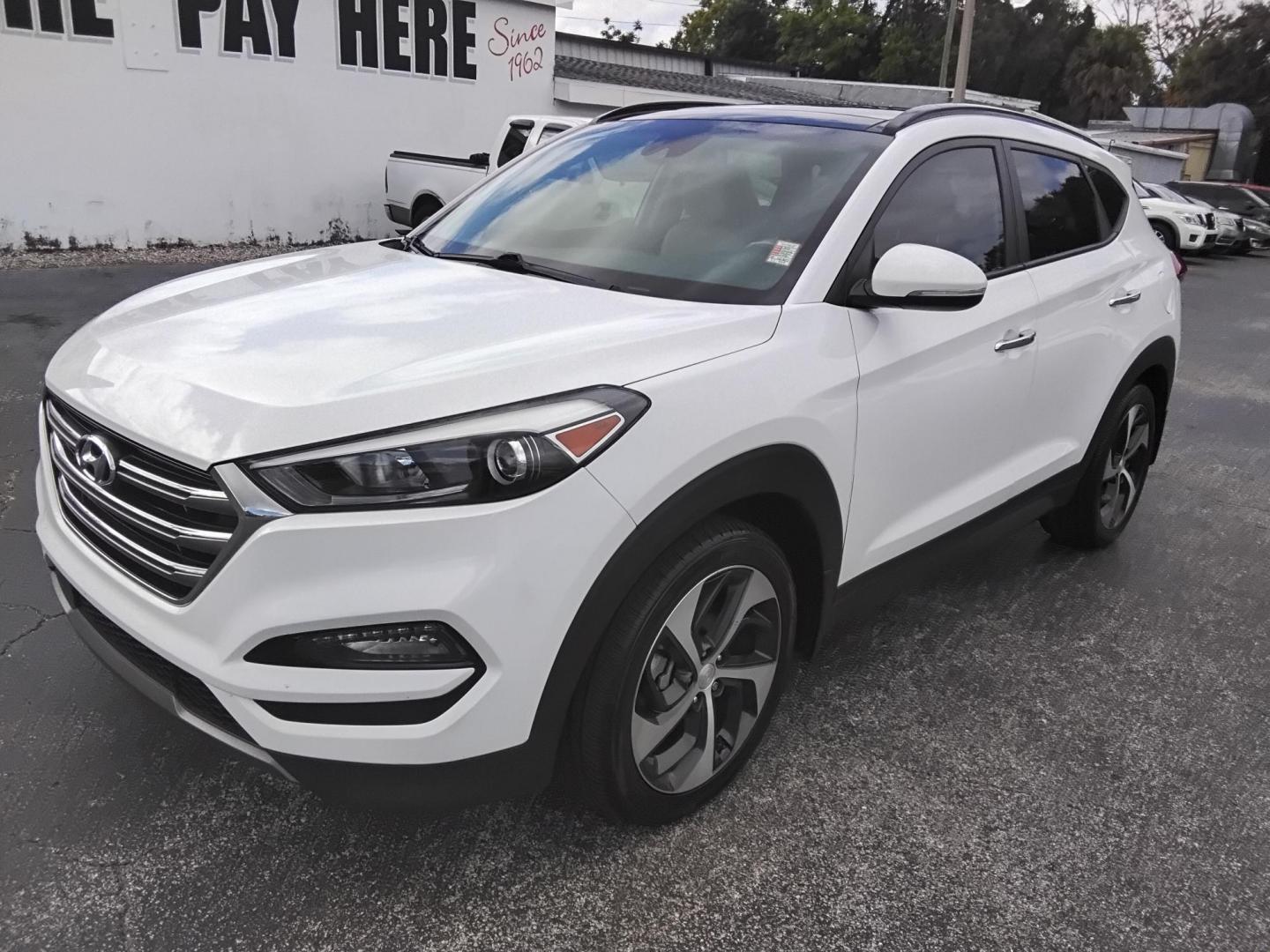 2016 White /Beige Hyundai Tucson Eco (KM8J33A25GU) with an 1.6L L4 DOHC 16V engine, 7A transmission, located at 6112 N Florida Avenue, Tampa, FL, 33604, (888) 521-5131, 27.954929, -82.459534 - 499$ down plus tax & tag. - Photo#4