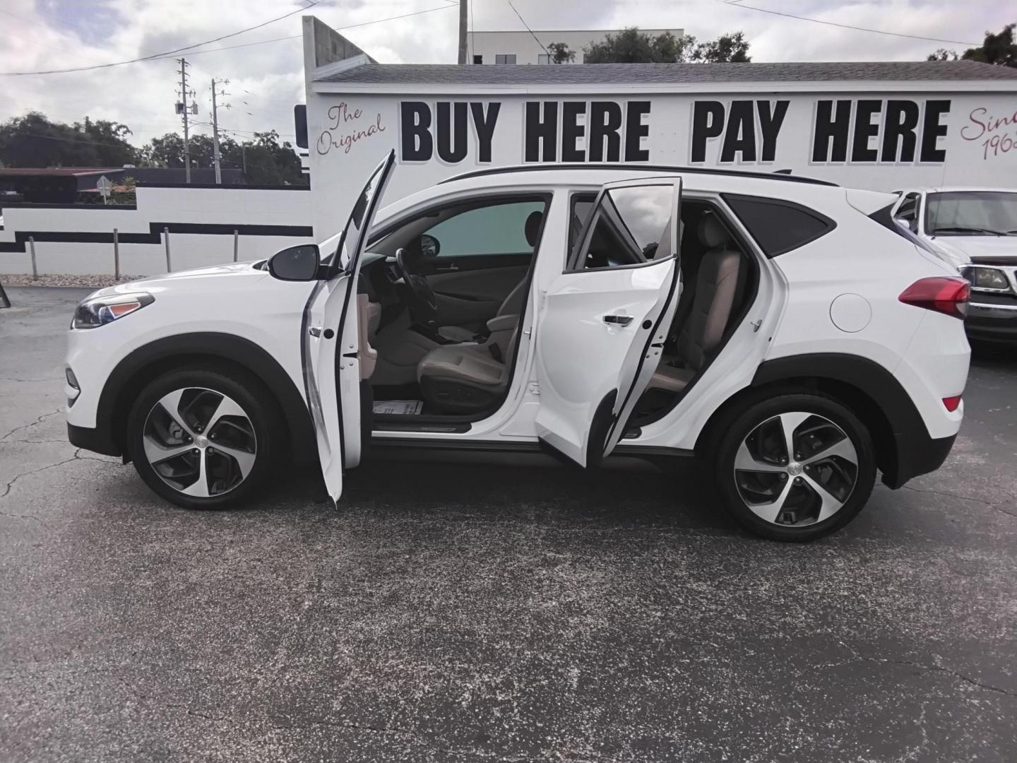 2016 White /Beige Hyundai Tucson Eco (KM8J33A25GU) with an 1.6L L4 DOHC 16V engine, 7A transmission, located at 6112 N Florida Avenue, Tampa, FL, 33604, (888) 521-5131, 27.954929, -82.459534 - 499$ down plus tax & tag. - Photo#1