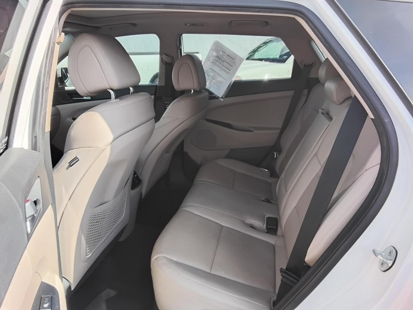 2016 White /Beige Hyundai Tucson Eco (KM8J33A25GU) with an 1.6L L4 DOHC 16V engine, 7A transmission, located at 6112 N Florida Avenue, Tampa, FL, 33604, (888) 521-5131, 27.954929, -82.459534 - 499$ down plus tax & tag. - Photo#7