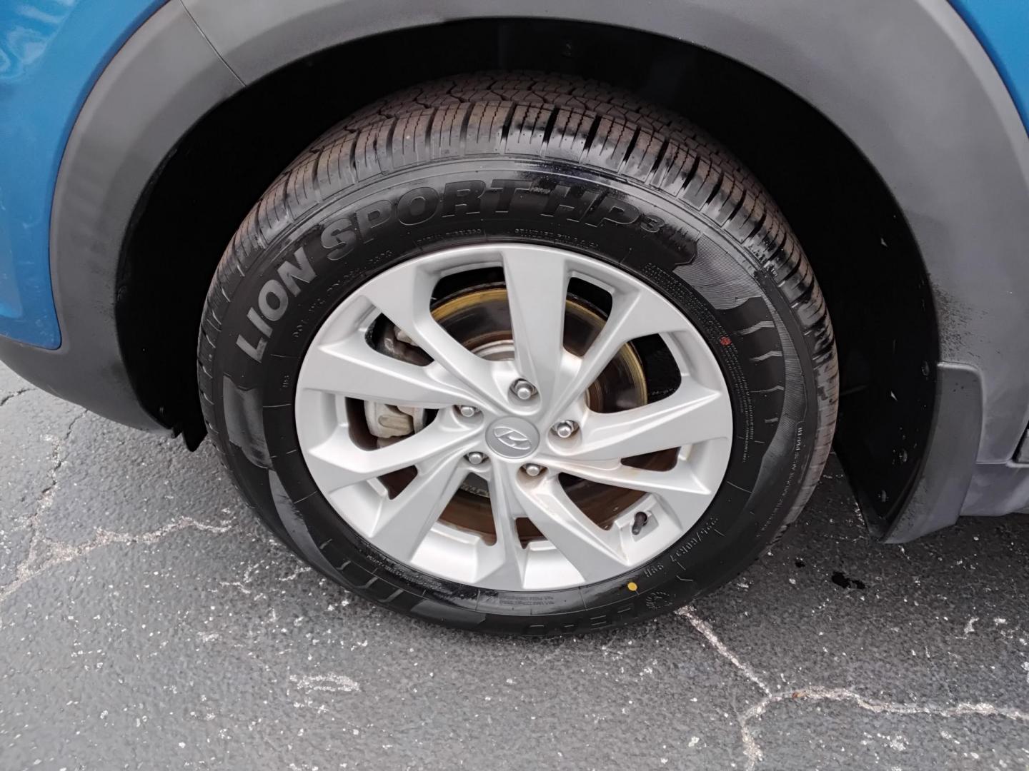 2020 Hyundai Tucson Value (KM8J33A43LU) with an 2.0L L4 DOHC 16V engine, 6A transmission, located at 6112 N Florida Avenue, Tampa, FL, 33604, (888) 521-5131, 27.954929, -82.459534 - 499$ down plus tax & tag. - Photo#13