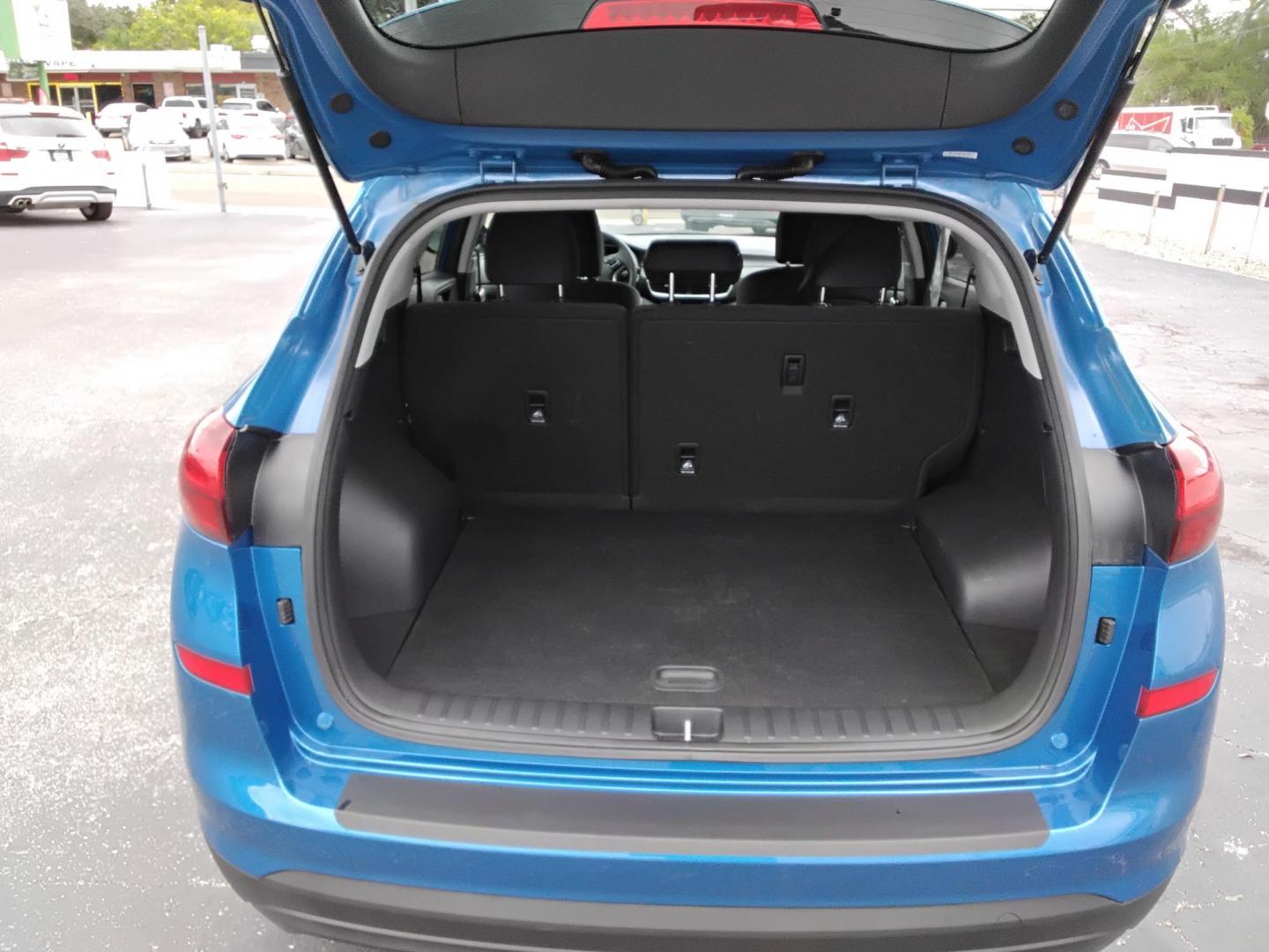 2020 Hyundai Tucson Value (KM8J33A43LU) with an 2.0L L4 DOHC 16V engine, 6A transmission, located at 6112 N Florida Avenue, Tampa, FL, 33604, (888) 521-5131, 27.954929, -82.459534 - 499$ down plus tax & tag. - Photo#7