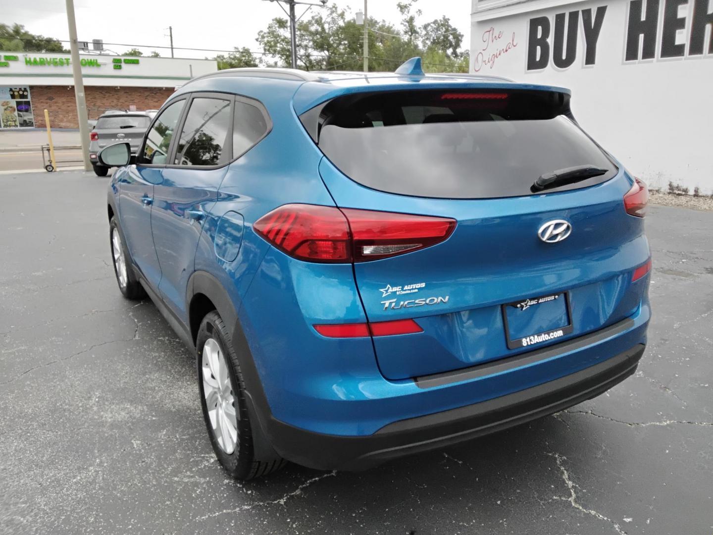 2020 Hyundai Tucson Value (KM8J33A43LU) with an 2.0L L4 DOHC 16V engine, 6A transmission, located at 6112 N Florida Avenue, Tampa, FL, 33604, (888) 521-5131, 27.954929, -82.459534 - 499$ down plus tax & tag. - Photo#4
