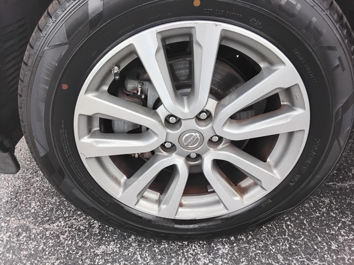 2016 SILVER /Grey Nissan Pathfinder S 2WD (5N1AR2MN9GC) with an 3.5L V6 DOHC 24V engine, CVT transmission, located at 6112 N Florida Avenue, Tampa, FL, 33604, (888) 521-5131, 27.954929, -82.459534 - 499$ down plus tax & tag. - Photo#17