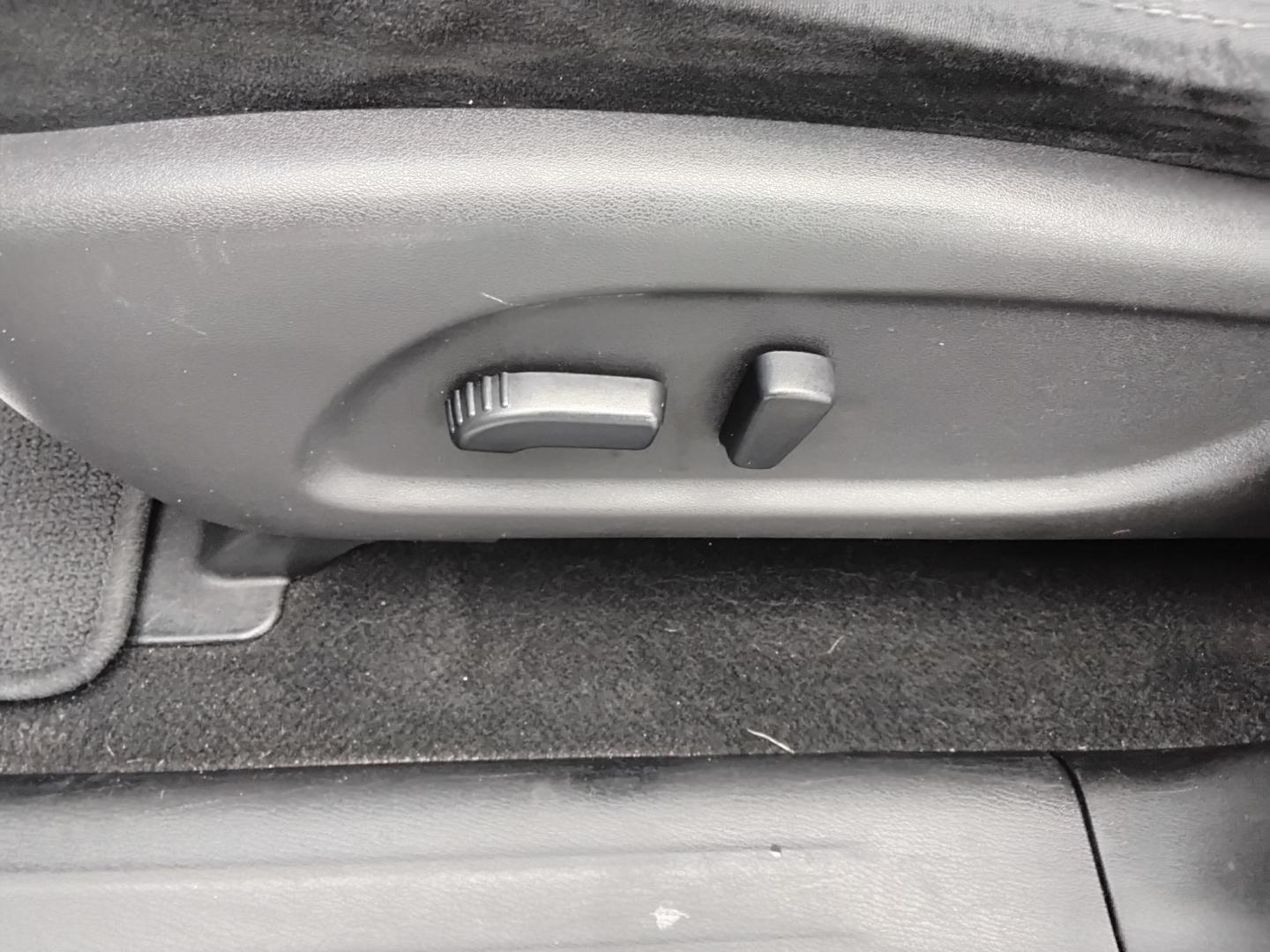 2016 SILVER /Grey Nissan Pathfinder S 2WD (5N1AR2MN9GC) with an 3.5L V6 DOHC 24V engine, CVT transmission, located at 6112 N Florida Avenue, Tampa, FL, 33604, (888) 521-5131, 27.954929, -82.459534 - 499$ down plus tax & tag. - Photo#14