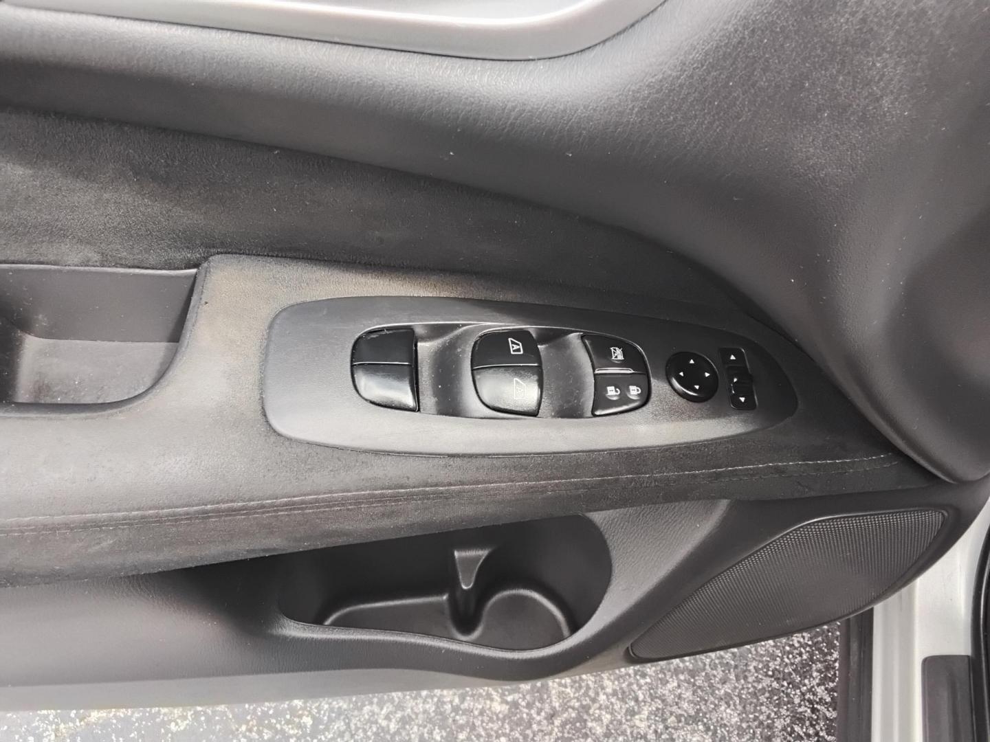 2016 SILVER /Grey Nissan Pathfinder S 2WD (5N1AR2MN9GC) with an 3.5L V6 DOHC 24V engine, CVT transmission, located at 6112 N Florida Avenue, Tampa, FL, 33604, (888) 521-5131, 27.954929, -82.459534 - 499$ down plus tax & tag. - Photo#15