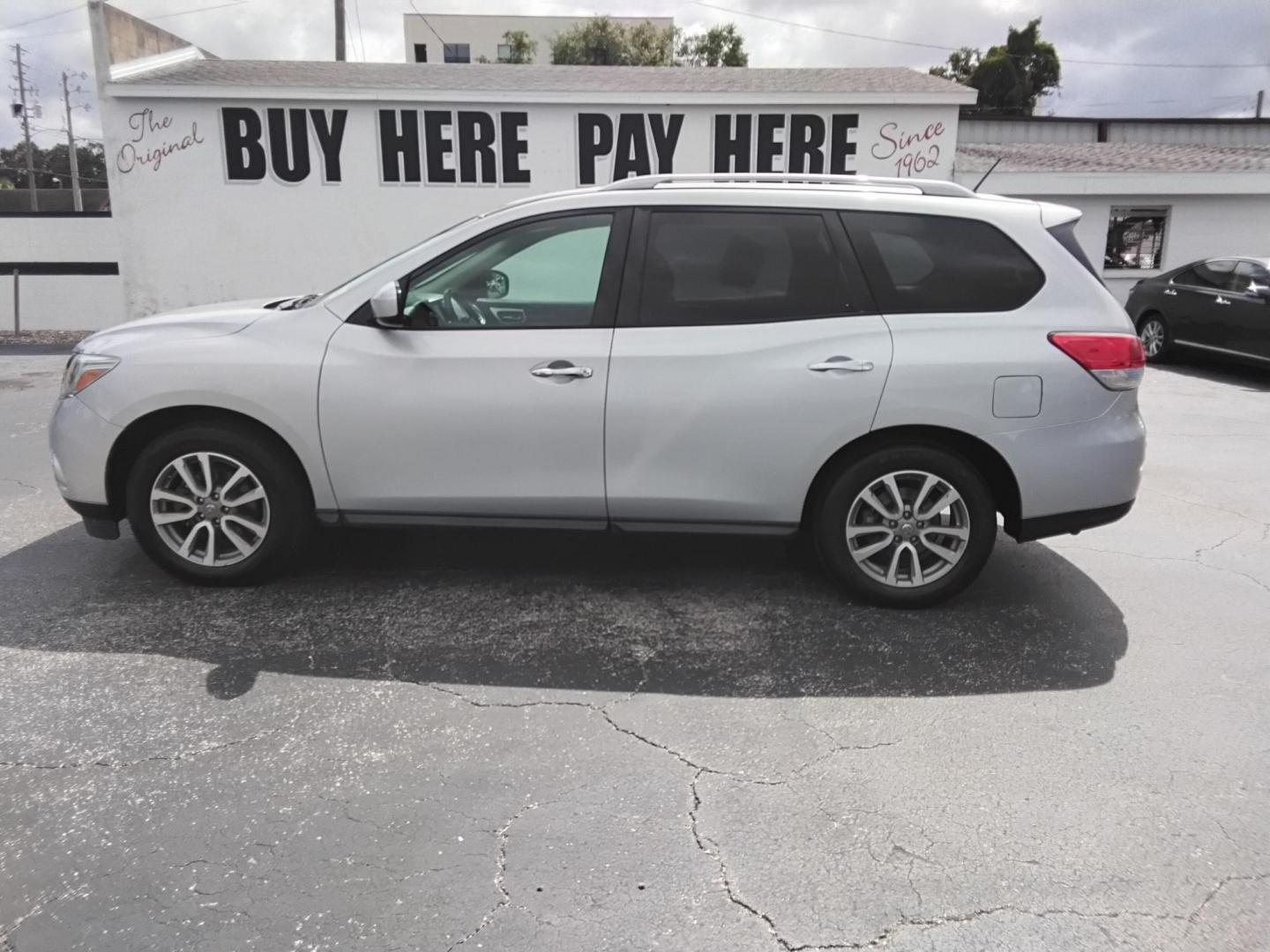 2016 SILVER /Grey Nissan Pathfinder S 2WD (5N1AR2MN9GC) with an 3.5L V6 DOHC 24V engine, CVT transmission, located at 6112 N Florida Avenue, Tampa, FL, 33604, (888) 521-5131, 27.954929, -82.459534 - 499$ down plus tax & tag. - Photo#0