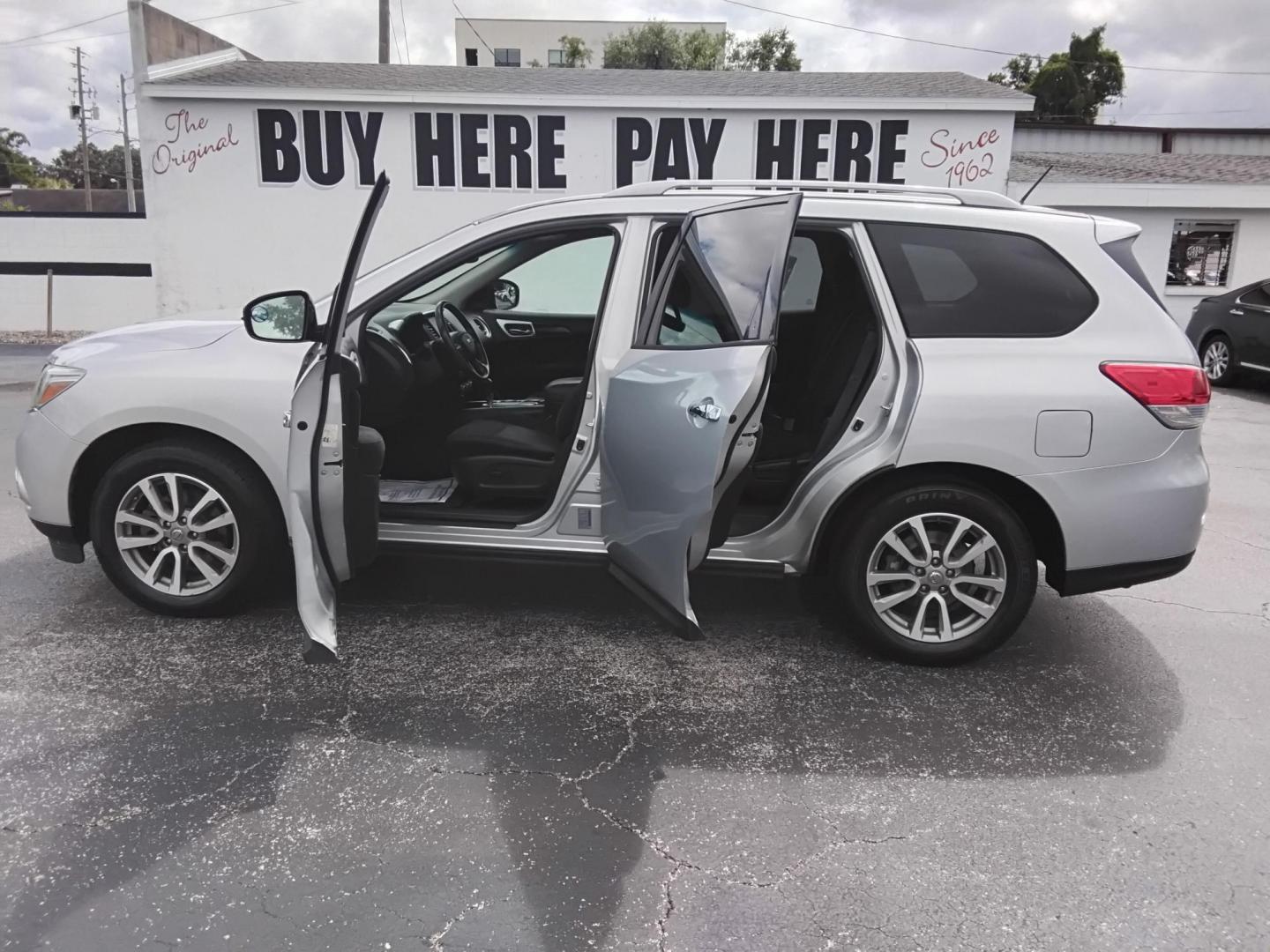 2016 SILVER /Grey Nissan Pathfinder S 2WD (5N1AR2MN9GC) with an 3.5L V6 DOHC 24V engine, CVT transmission, located at 6112 N Florida Avenue, Tampa, FL, 33604, (888) 521-5131, 27.954929, -82.459534 - 499$ down plus tax & tag. - Photo#1