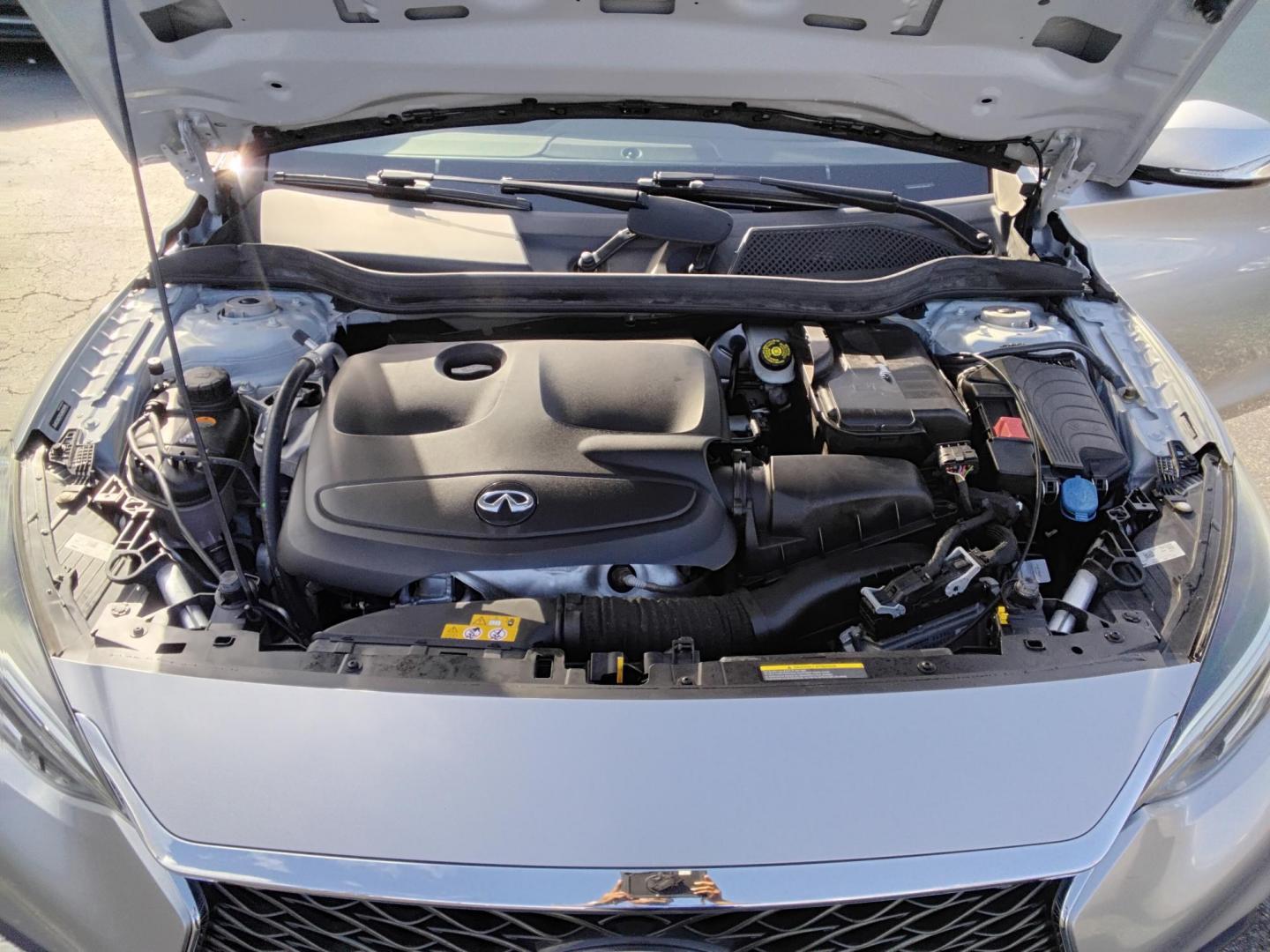 2018 SILVER /Black Infiniti QX30 Luxury (SJKCH5CPXJA) with an 2.0L L4 DOHC 16V engine, 7A transmission, located at 6112 N Florida Avenue, Tampa, FL, 33604, (888) 521-5131, 27.954929, -82.459534 - 499$ down plus tax & tag - Photo#15