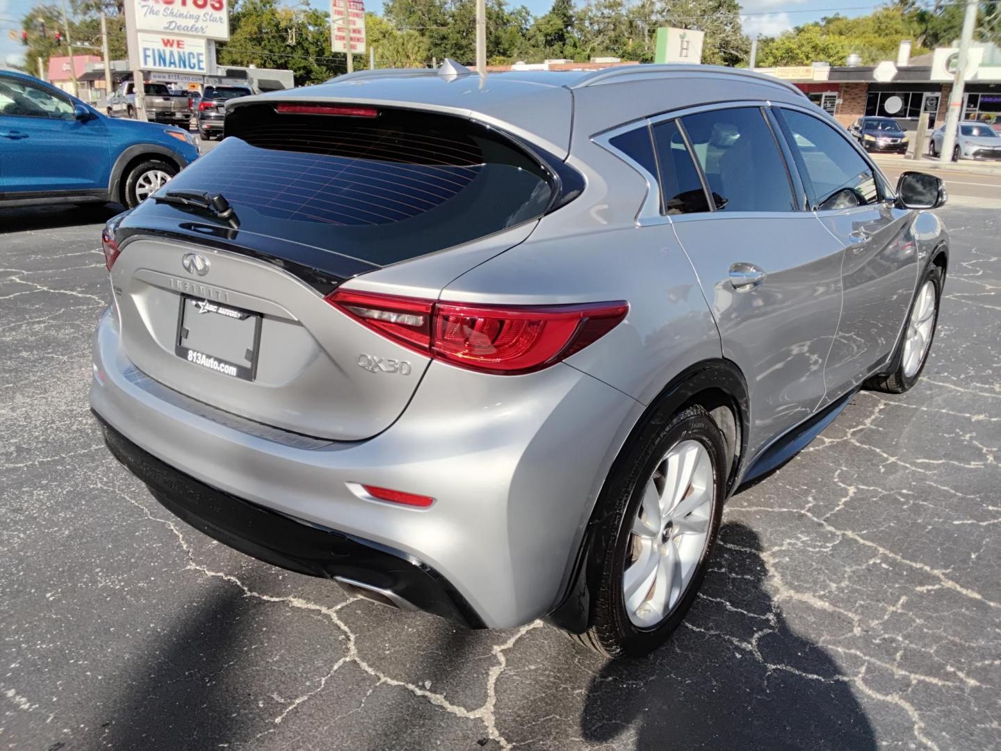 2018 SILVER /Black Infiniti QX30 Luxury (SJKCH5CPXJA) with an 2.0L L4 DOHC 16V engine, 7A transmission, located at 6112 N Florida Avenue, Tampa, FL, 33604, (888) 521-5131, 27.954929, -82.459534 - 499$ down plus tax & tag - Photo#5
