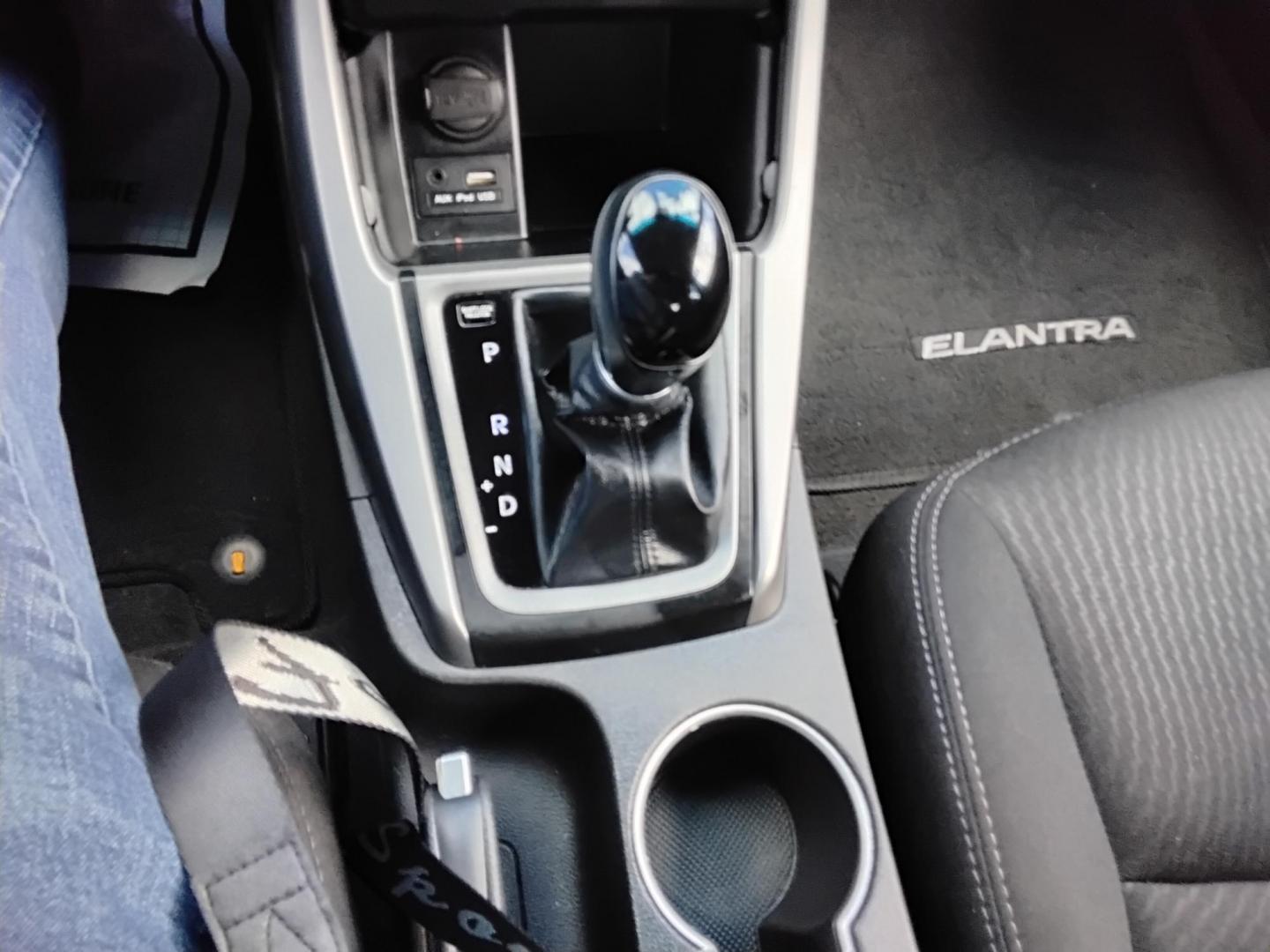 2016 SILVER /Grey Hyundai Elantra Limited (5NPDH4AE3GH) with an 1.8L L4 DOHC 16V engine, 6-Speed Automatic transmission, located at 6112 N Florida Avenue, Tampa, FL, 33604, (888) 521-5131, 27.954929, -82.459534 - 499$ DOWN PLUS TAX & TAG. - Photo#13