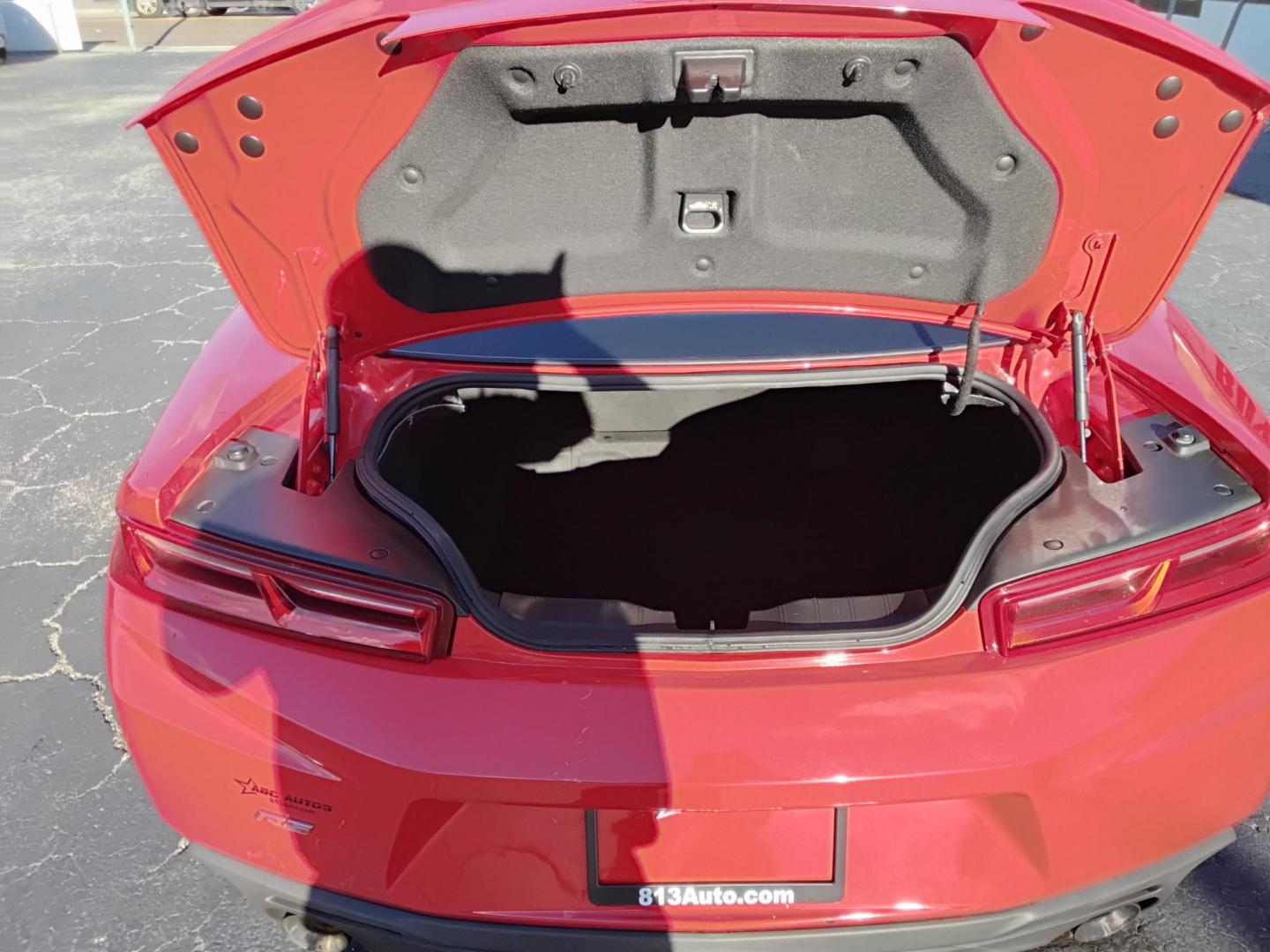 2018 RED /Grey Chevrolet Camaro 1LT Coupe (1G1FB1RS1J0) with an 3.6L V6 DOHC 24V engine, 6A transmission, located at 6112 N Florida Avenue, Tampa, FL, 33604, (888) 521-5131, 27.954929, -82.459534 - 499$ DOWN PLUS TAX & TAG. - Photo#7