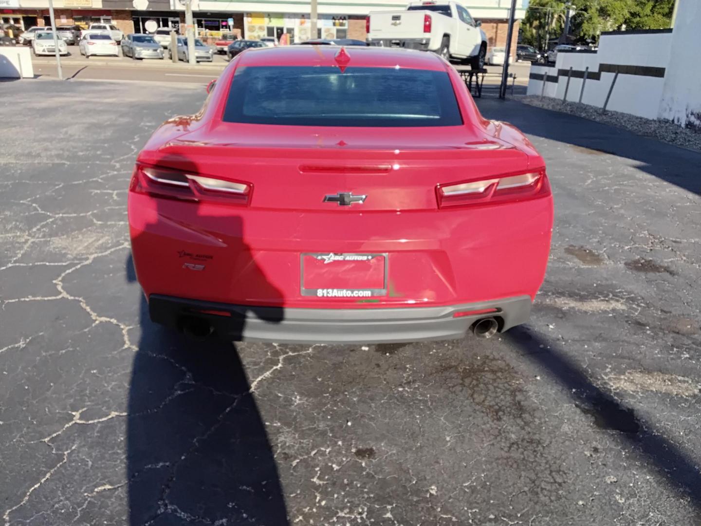 2018 RED /Grey Chevrolet Camaro 1LT Coupe (1G1FB1RS1J0) with an 3.6L V6 DOHC 24V engine, 6A transmission, located at 6112 N Florida Avenue, Tampa, FL, 33604, (888) 521-5131, 27.954929, -82.459534 - 499$ DOWN PLUS TAX & TAG. - Photo#6