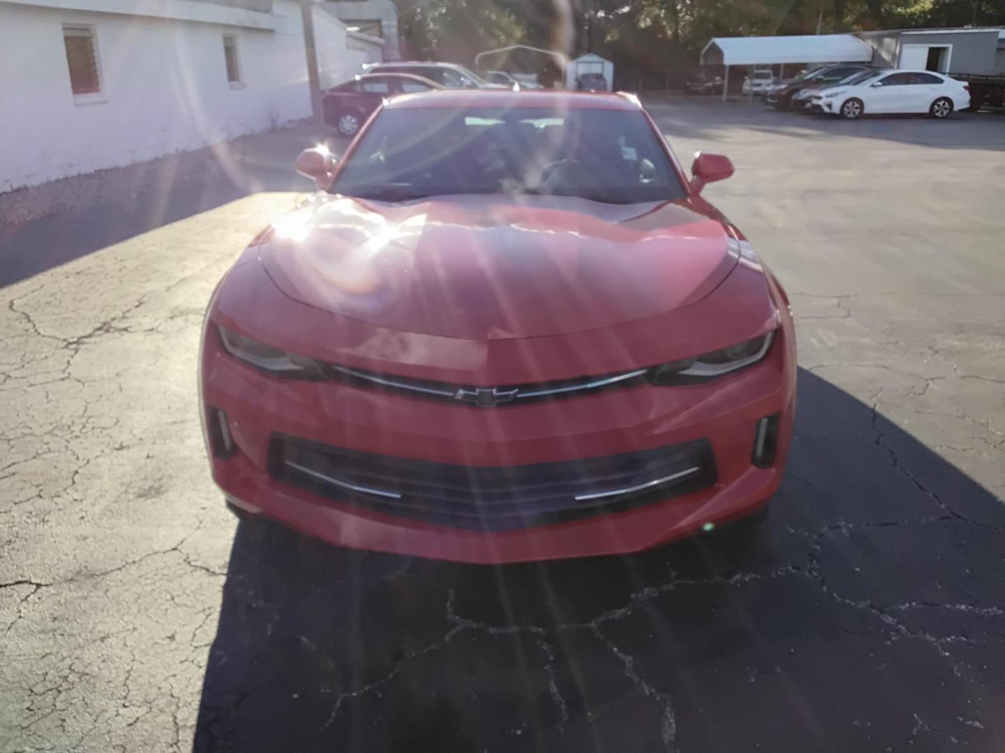 2018 RED /Grey Chevrolet Camaro 1LT Coupe (1G1FB1RS1J0) with an 3.6L V6 DOHC 24V engine, 6A transmission, located at 6112 N Florida Avenue, Tampa, FL, 33604, (888) 521-5131, 27.954929, -82.459534 - 499$ DOWN PLUS TAX & TAG. - Photo#3
