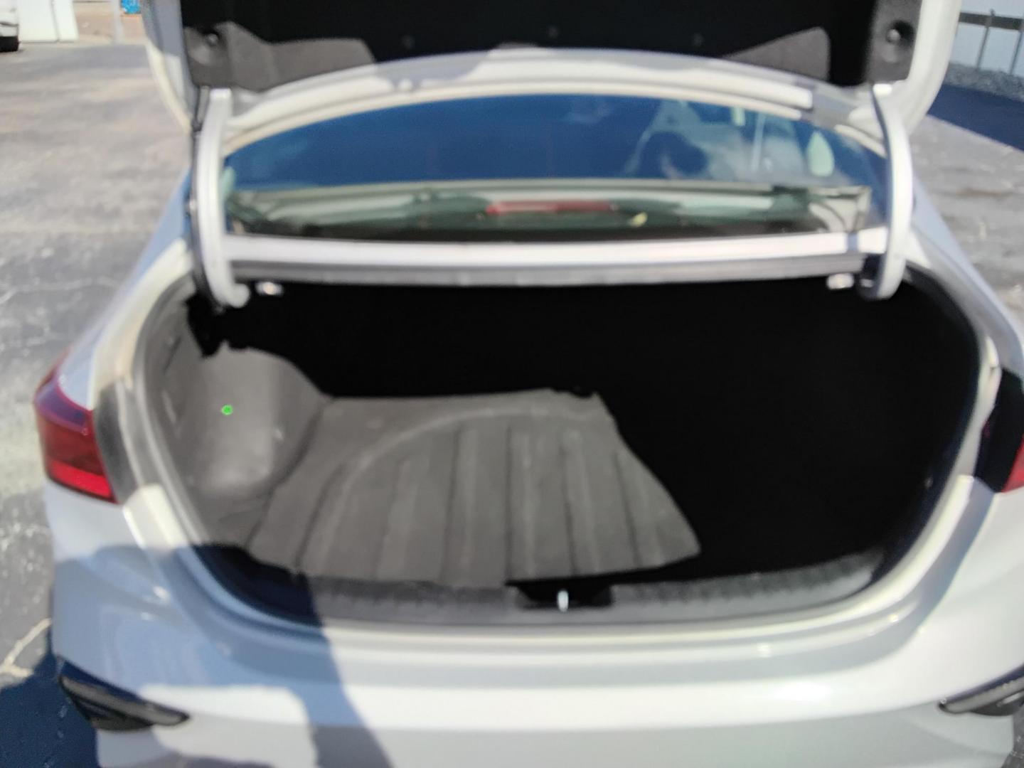 2019 GRAY /Grey Kia Forte LX 6A (3KPF24AD1KE) with an 2.0L L4 DOHC 16V engine, 6A transmission, located at 6112 N Florida Avenue, Tampa, FL, 33604, (888) 521-5131, 27.954929, -82.459534 - 499$ DOWN PLUS TAX & TAG. - Photo#7