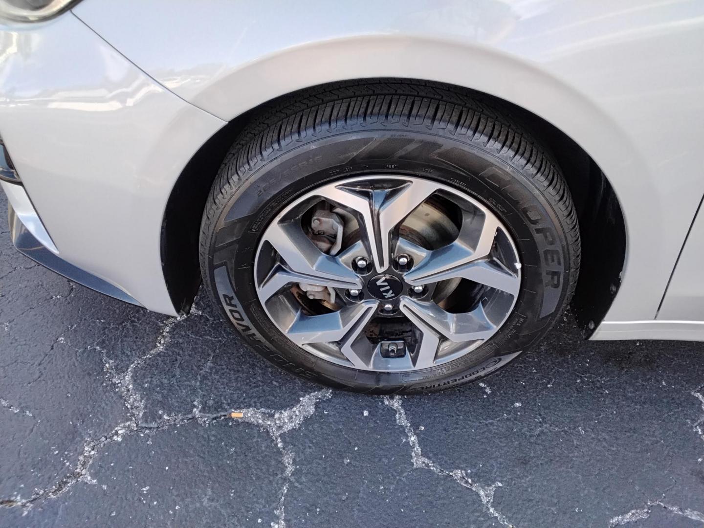 2019 GRAY /Grey Kia Forte LX 6A (3KPF24AD1KE) with an 2.0L L4 DOHC 16V engine, 6A transmission, located at 6112 N Florida Avenue, Tampa, FL, 33604, (888) 521-5131, 27.954929, -82.459534 - 499$ DOWN PLUS TAX & TAG. - Photo#14