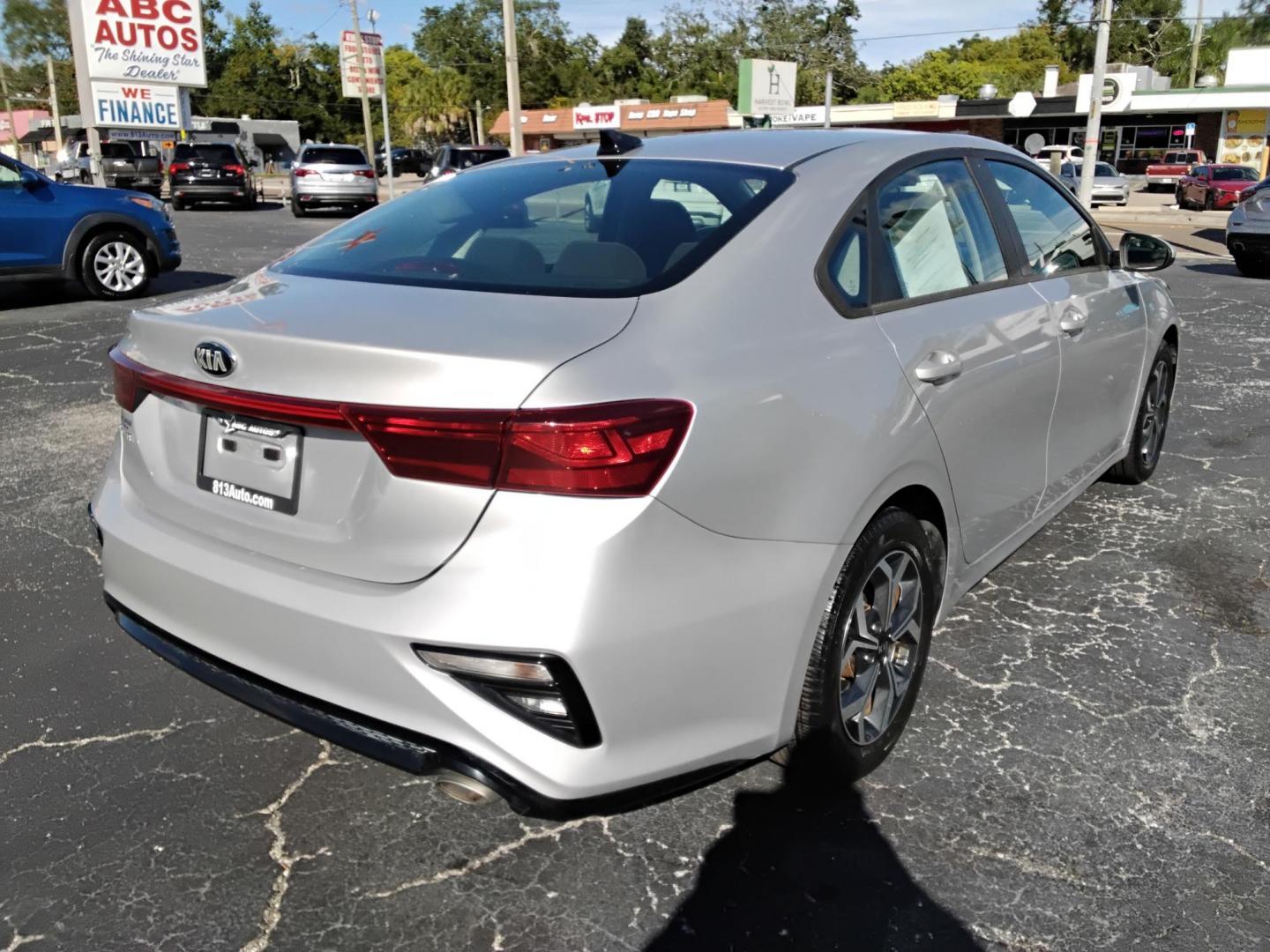2019 GRAY /Grey Kia Forte LX 6A (3KPF24AD1KE) with an 2.0L L4 DOHC 16V engine, 6A transmission, located at 6112 N Florida Avenue, Tampa, FL, 33604, (888) 521-5131, 27.954929, -82.459534 - 499$ DOWN PLUS TAX & TAG. - Photo#5