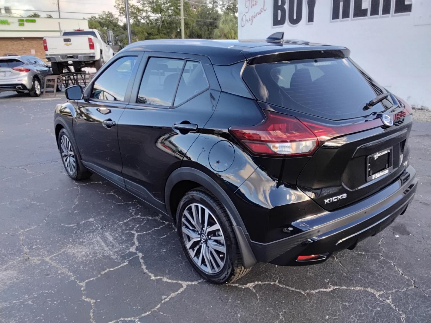 2021 BLACK /Grey Nissan Kicks SV (3N1CP5CV1ML) with an 1.6L L4 engine, CVT transmission, located at 6112 N Florida Avenue, Tampa, FL, 33604, (888) 521-5131, 27.954929, -82.459534 - 499$ DOWN PLUS TAX & TAG. - Photo#4