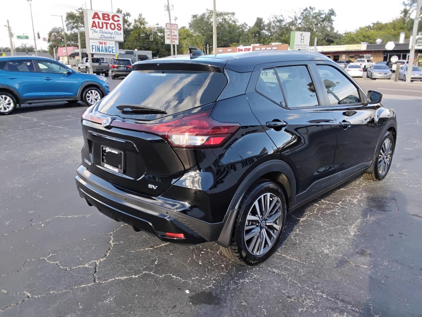 2021 BLACK /Grey Nissan Kicks SV (3N1CP5CV1ML) with an 1.6L L4 engine, CVT transmission, located at 6112 N Florida Avenue, Tampa, FL, 33604, (888) 521-5131, 27.954929, -82.459534 - 499$ DOWN PLUS TAX & TAG. - Photo#5